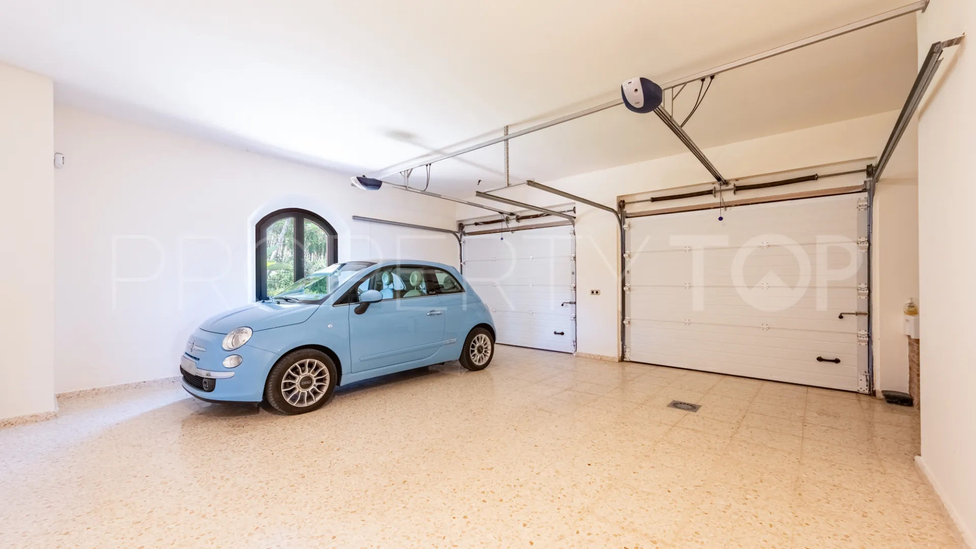 Villa de 5 dormitorios a la venta en Zona L