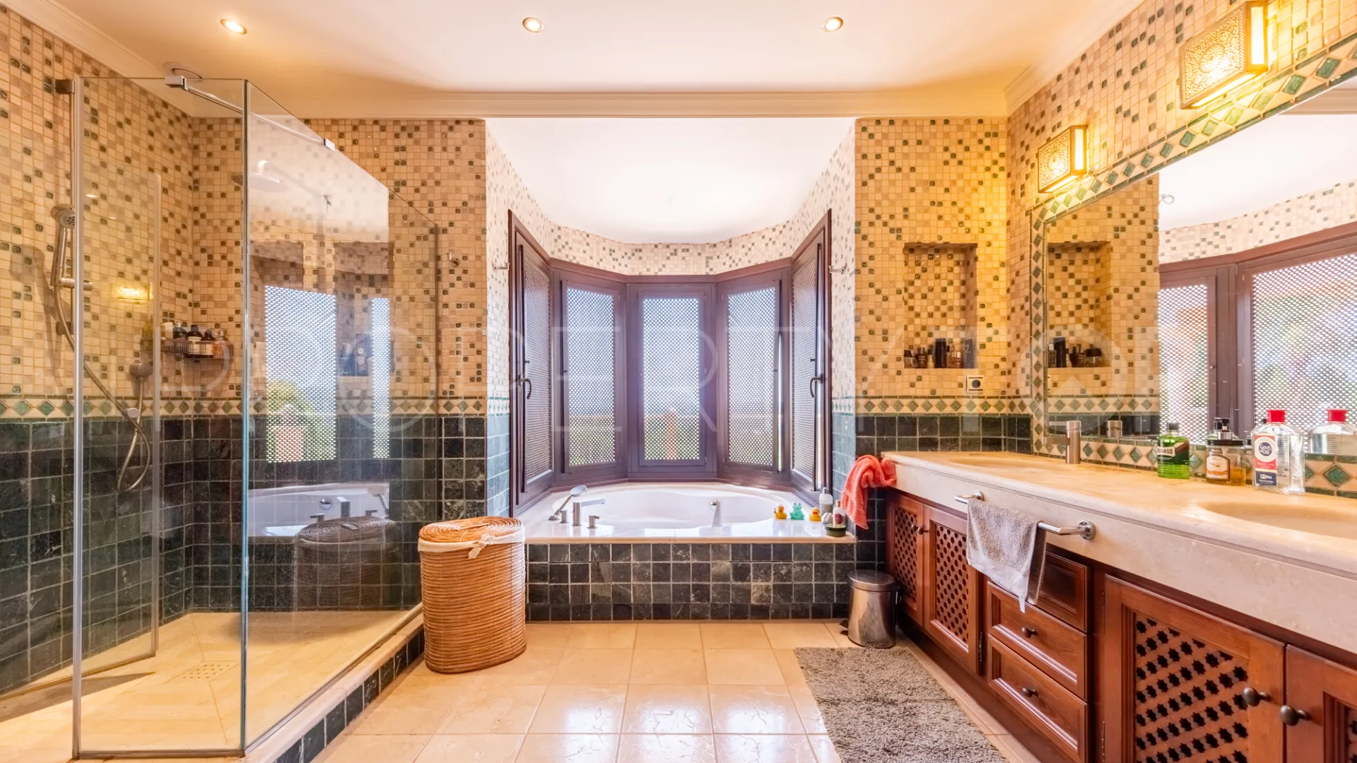 Villa de 5 dormitorios a la venta en Zona L