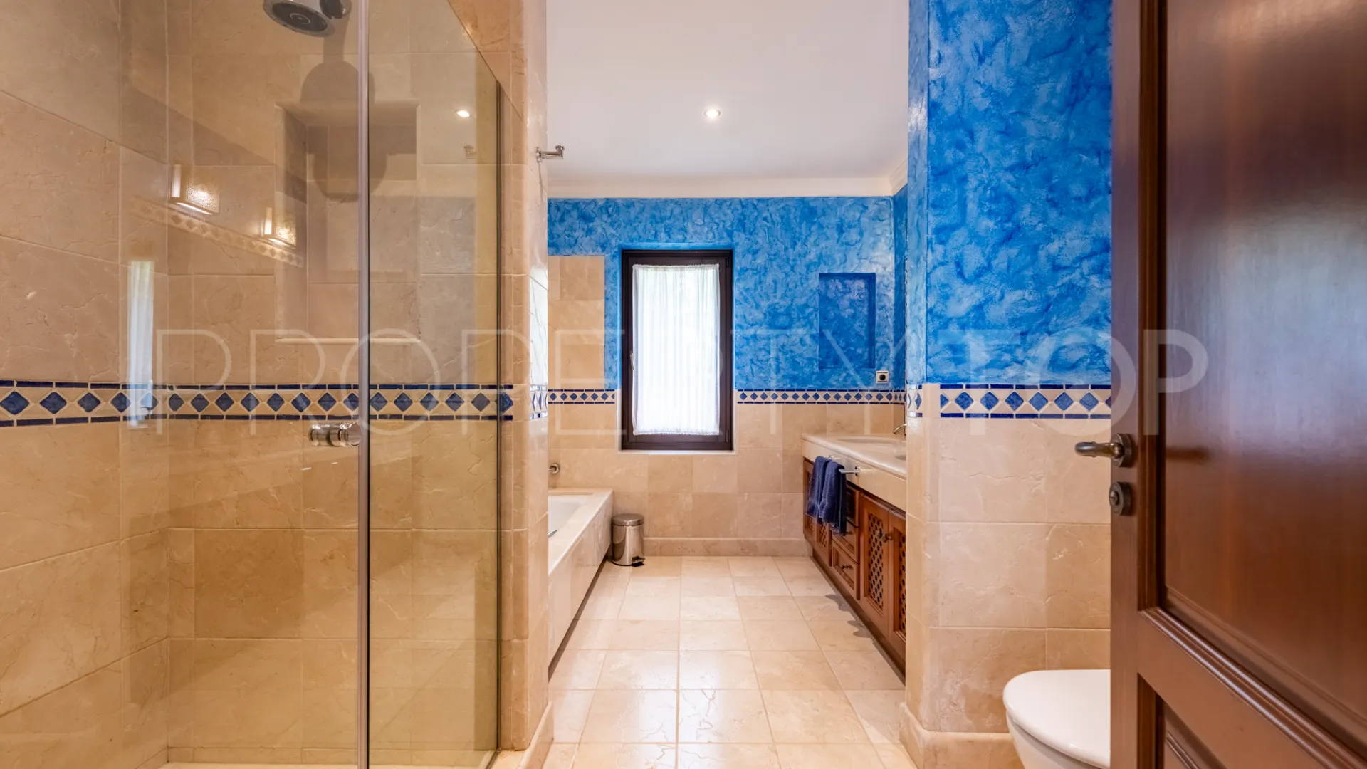 Villa de 5 dormitorios a la venta en Zona L