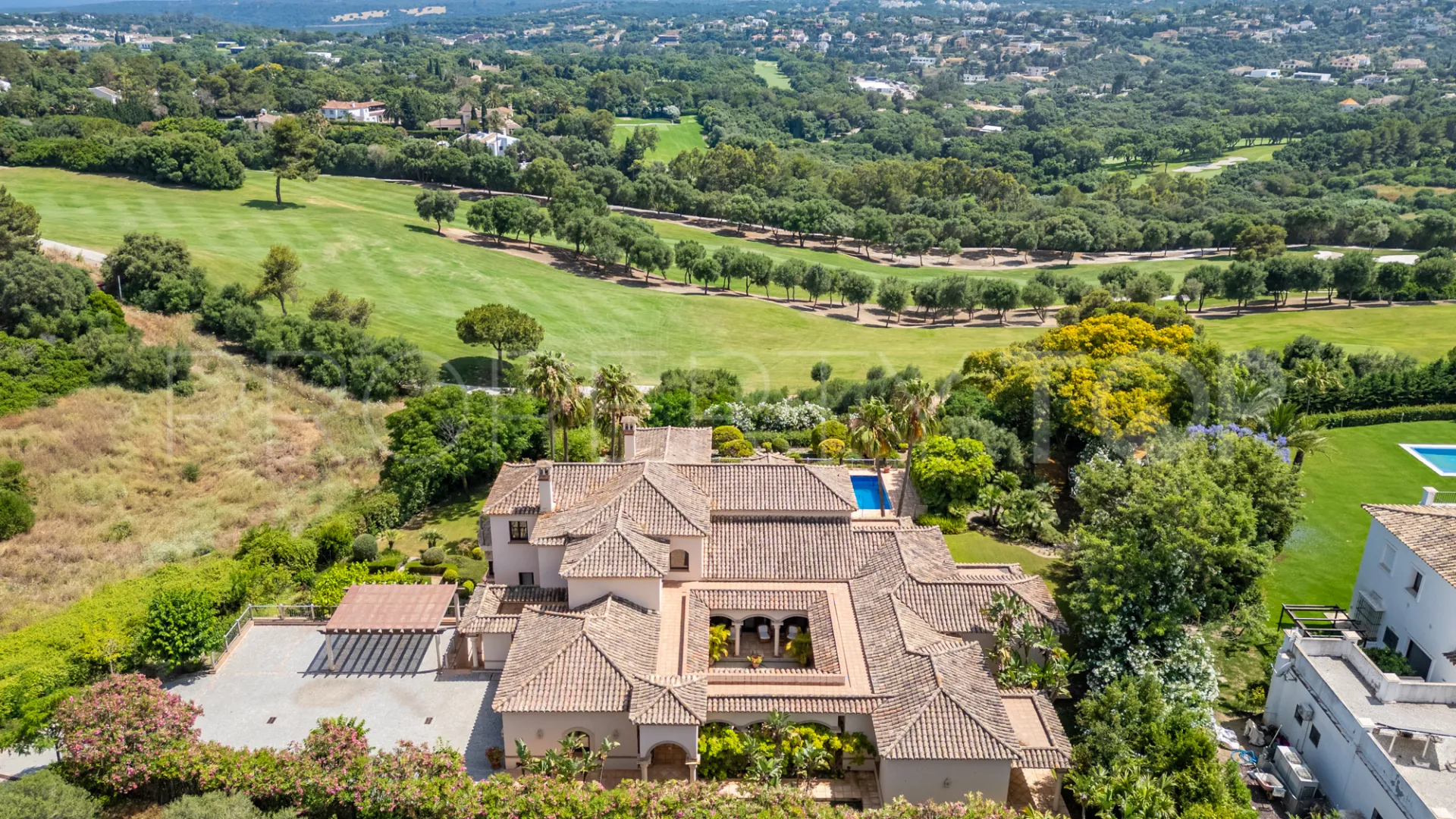 Villa de 5 dormitorios a la venta en Zona L