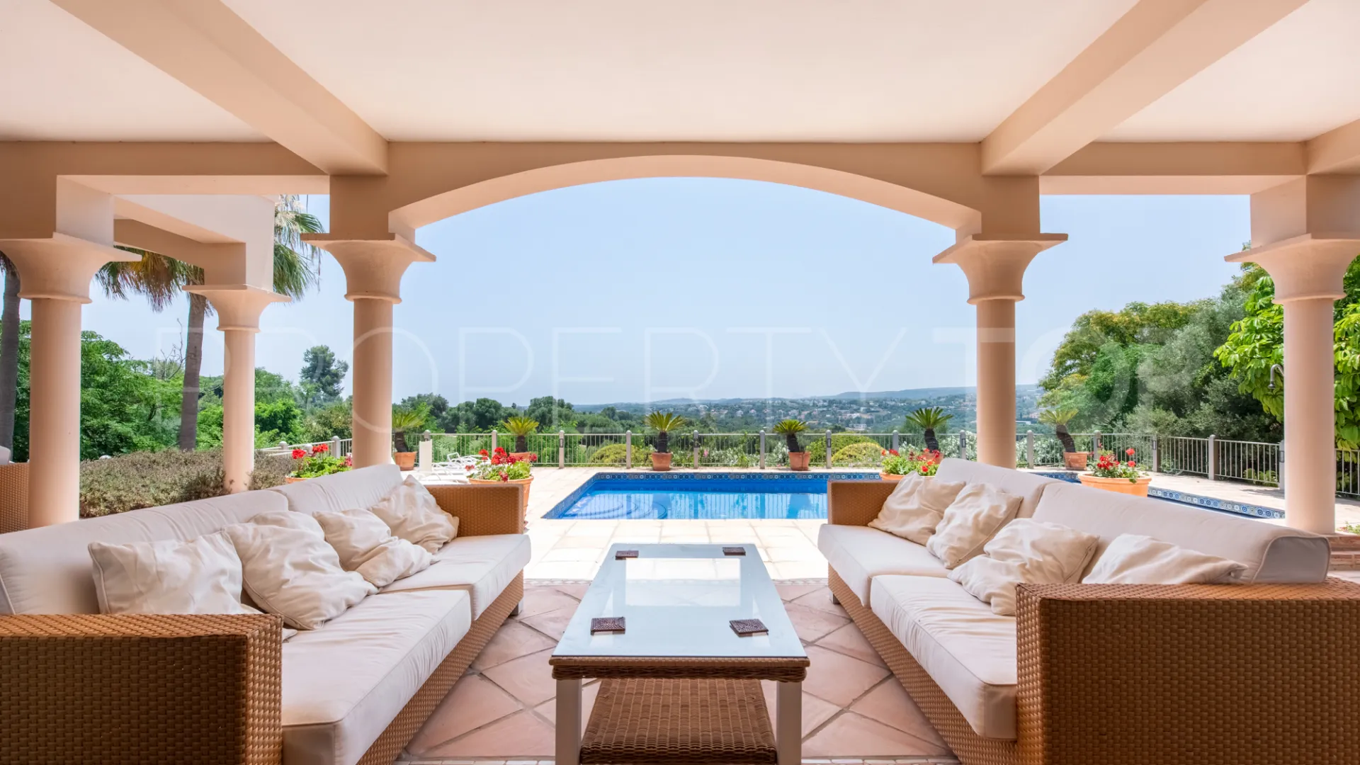Villa de 5 dormitorios a la venta en Zona L