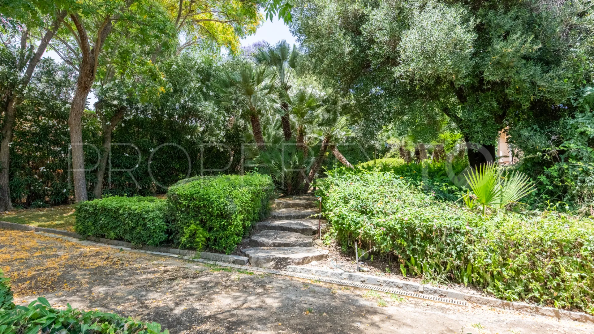 Villa de 5 dormitorios a la venta en Zona L