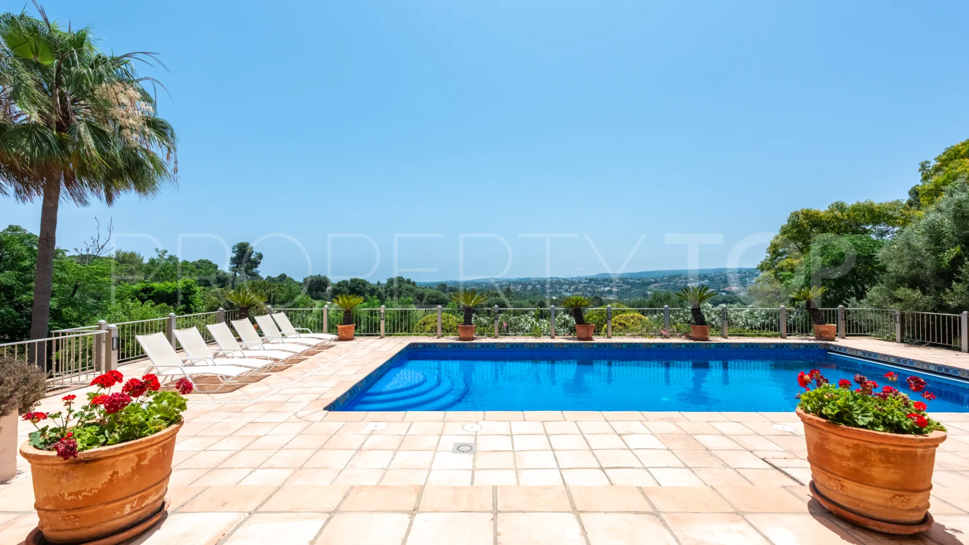 Villa de 5 dormitorios a la venta en Zona L