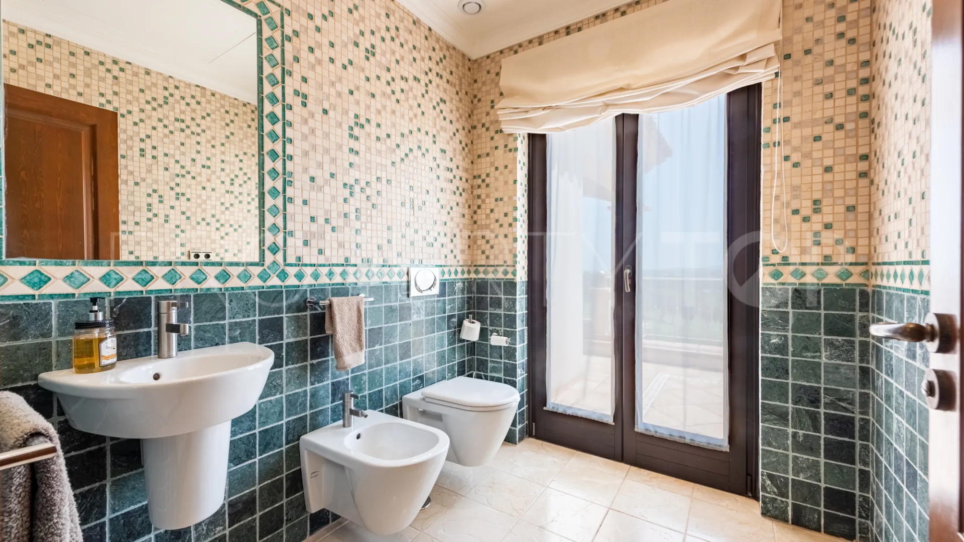 Villa de 5 dormitorios a la venta en Zona L