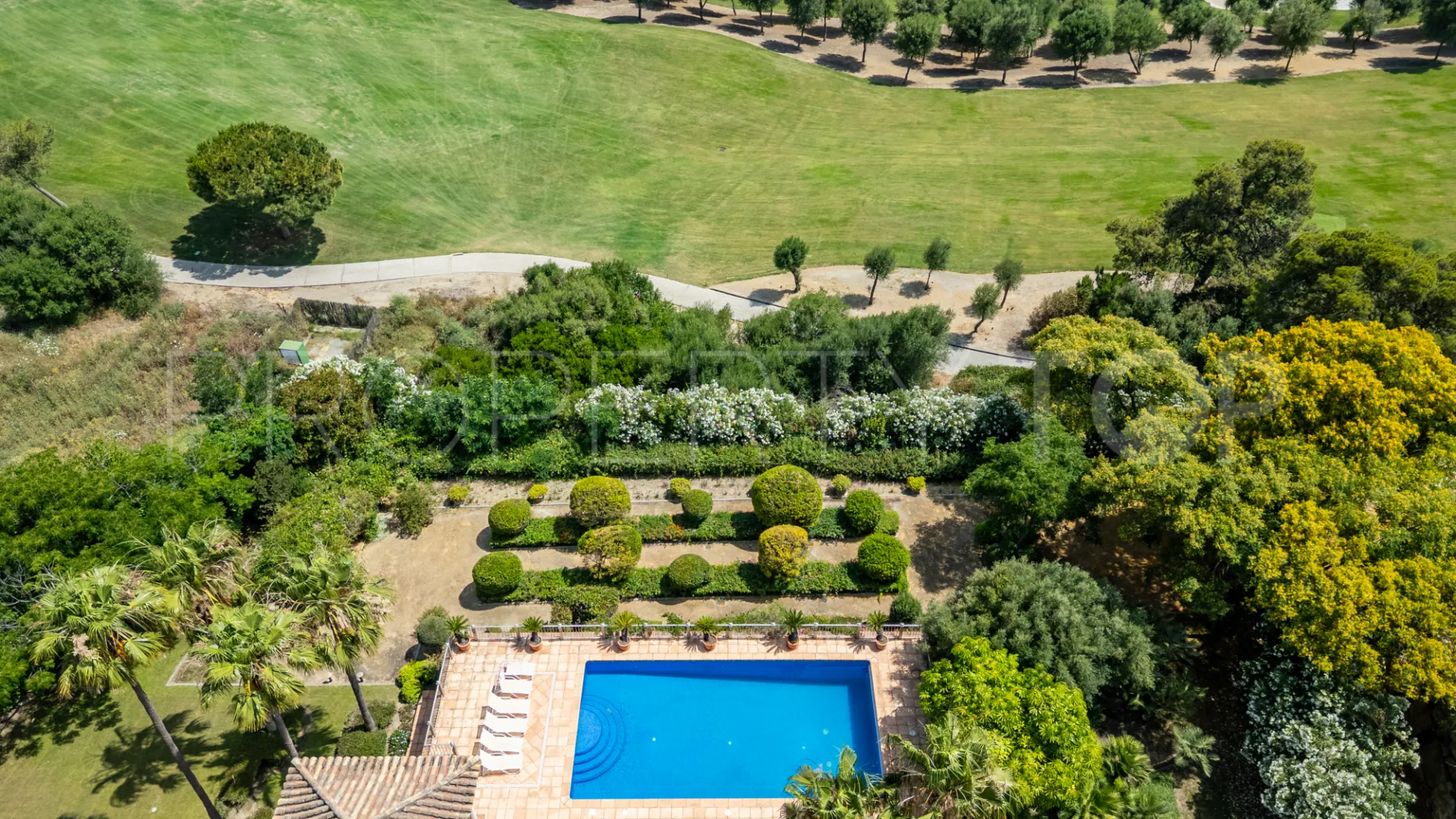 Villa de 5 dormitorios a la venta en Zona L