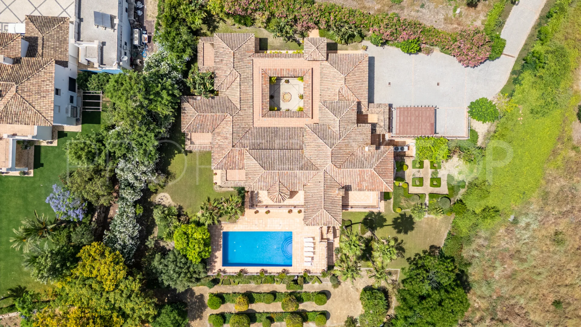 Villa de 5 dormitorios a la venta en Zona L