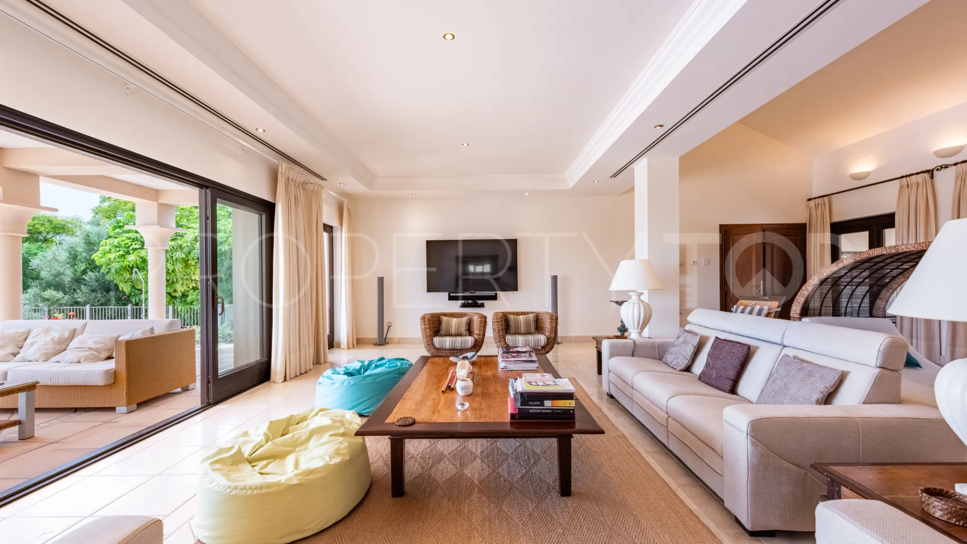 Villa de 5 dormitorios a la venta en Zona L