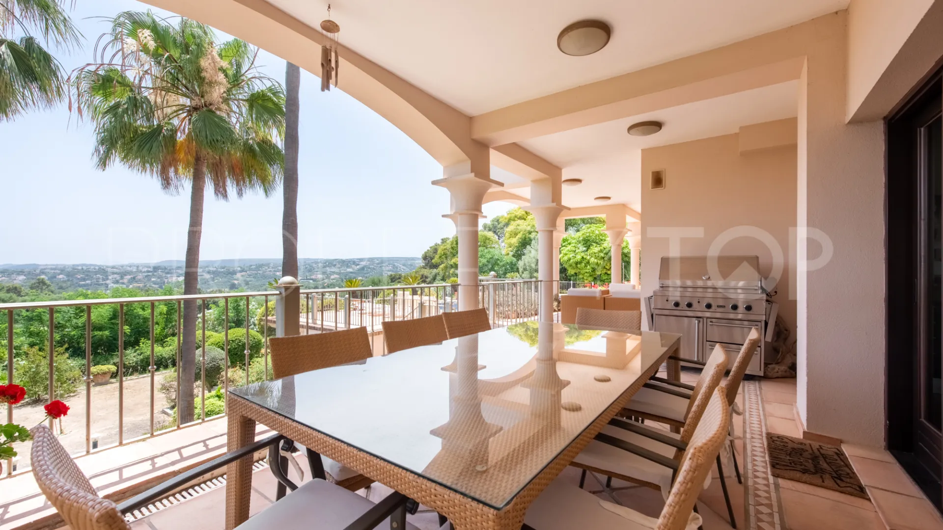 Villa de 5 dormitorios a la venta en Zona L