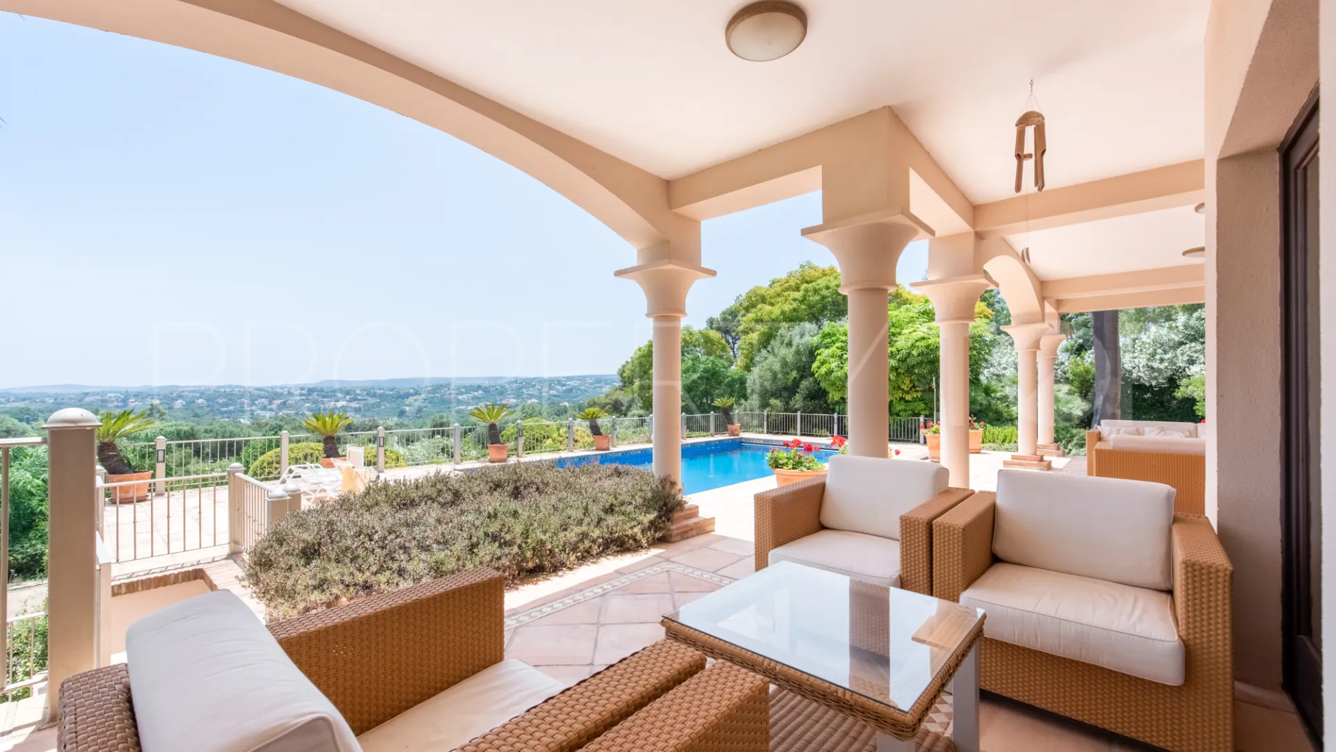 Villa de 5 dormitorios a la venta en Zona L