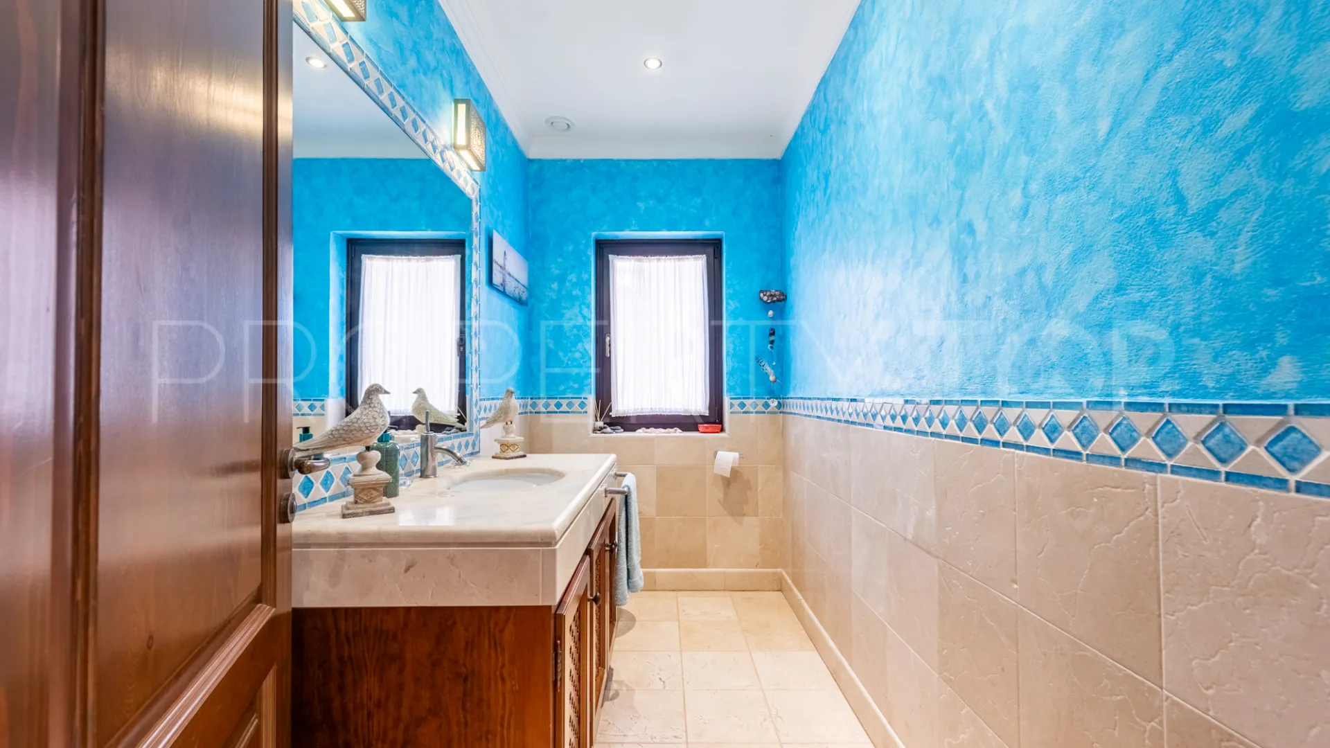 Villa de 5 dormitorios a la venta en Zona L