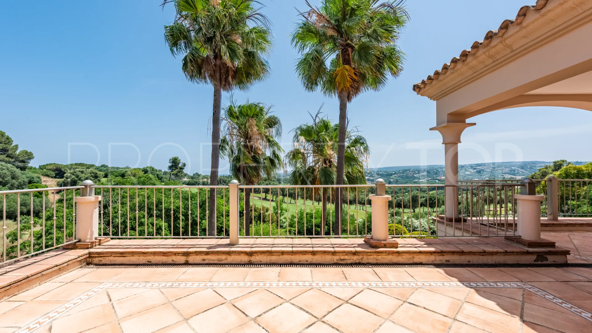 Villa de 5 dormitorios a la venta en Zona L