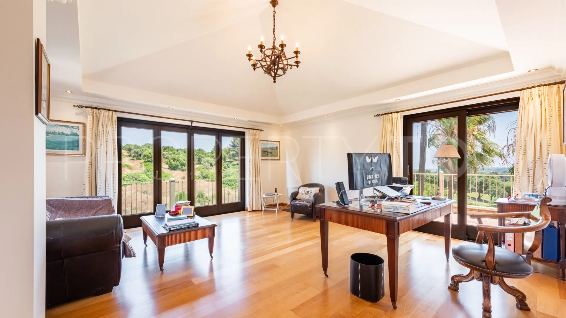Villa de 5 dormitorios a la venta en Zona L