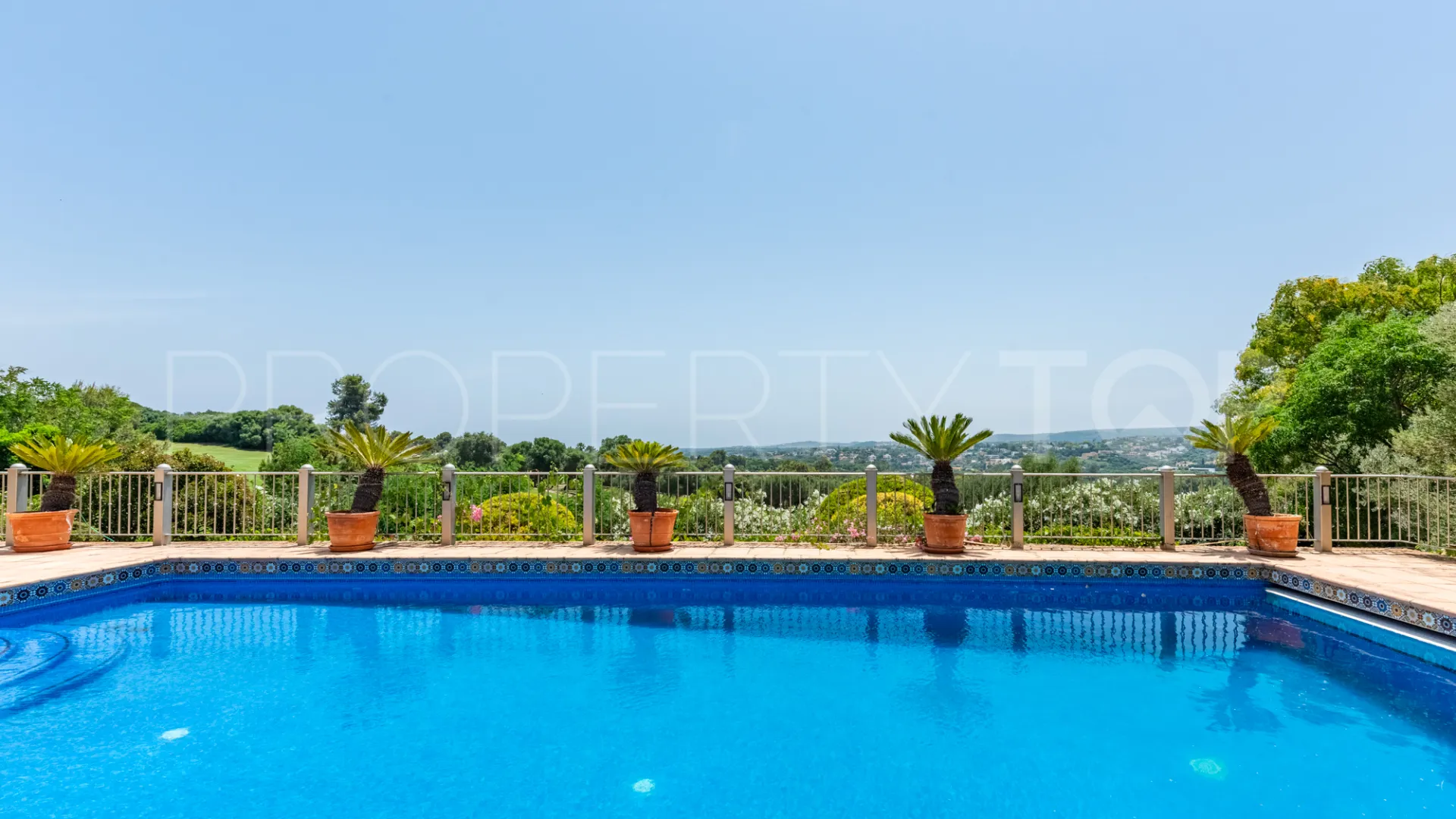 Villa de 5 dormitorios a la venta en Zona L