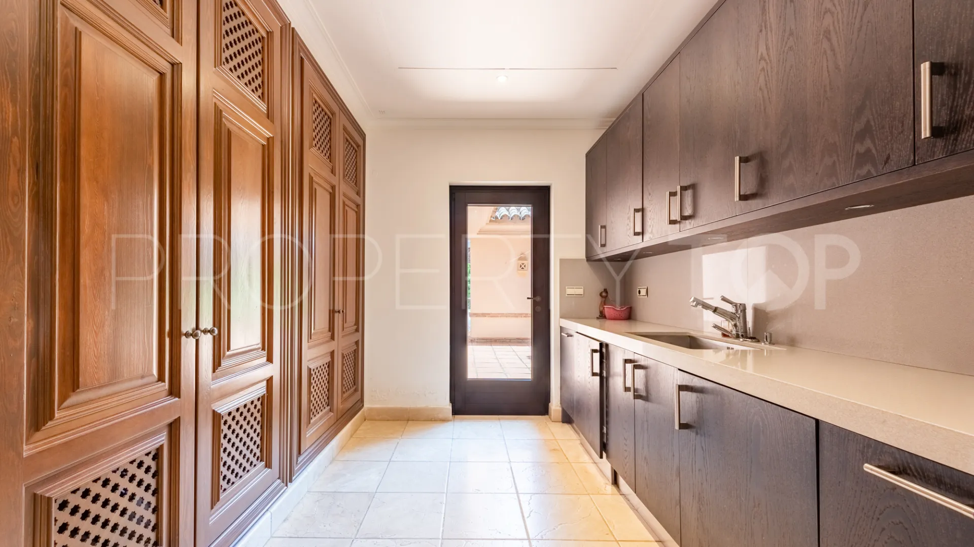 Villa de 5 dormitorios a la venta en Zona L