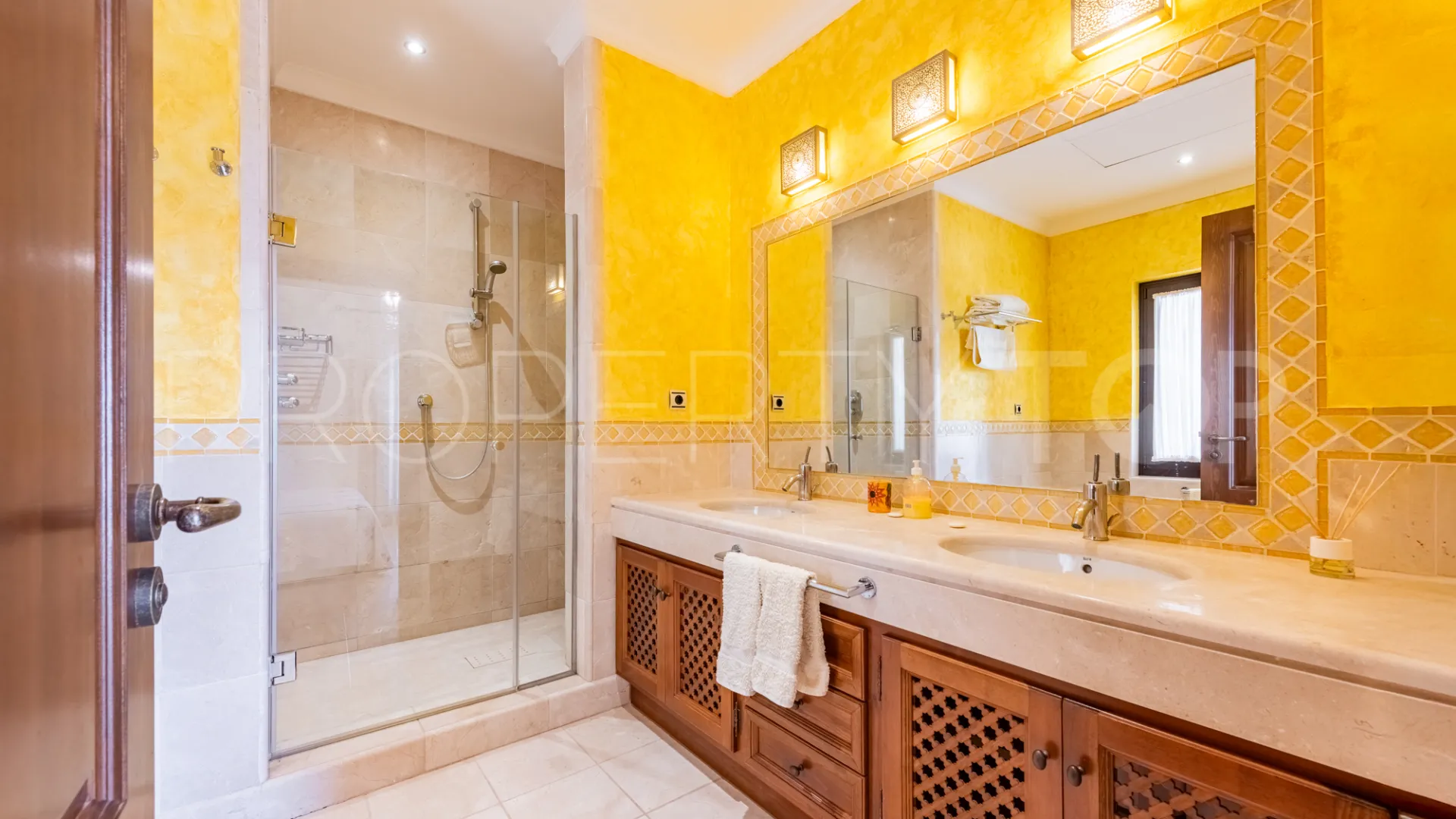 Villa de 5 dormitorios a la venta en Zona L
