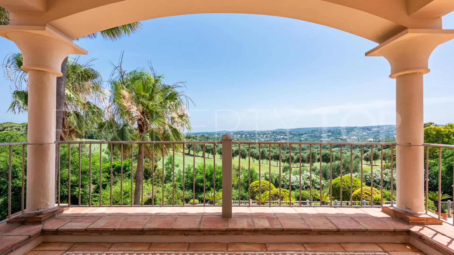 Villa de 5 dormitorios a la venta en Zona L