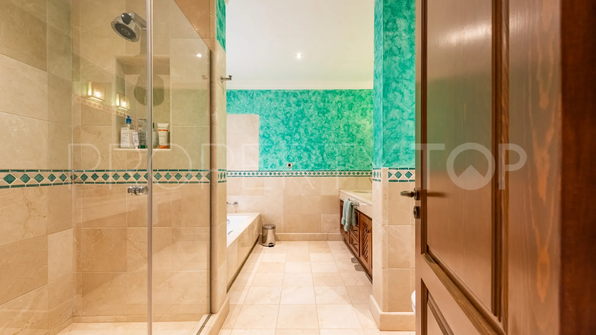 Villa de 5 dormitorios a la venta en Zona L