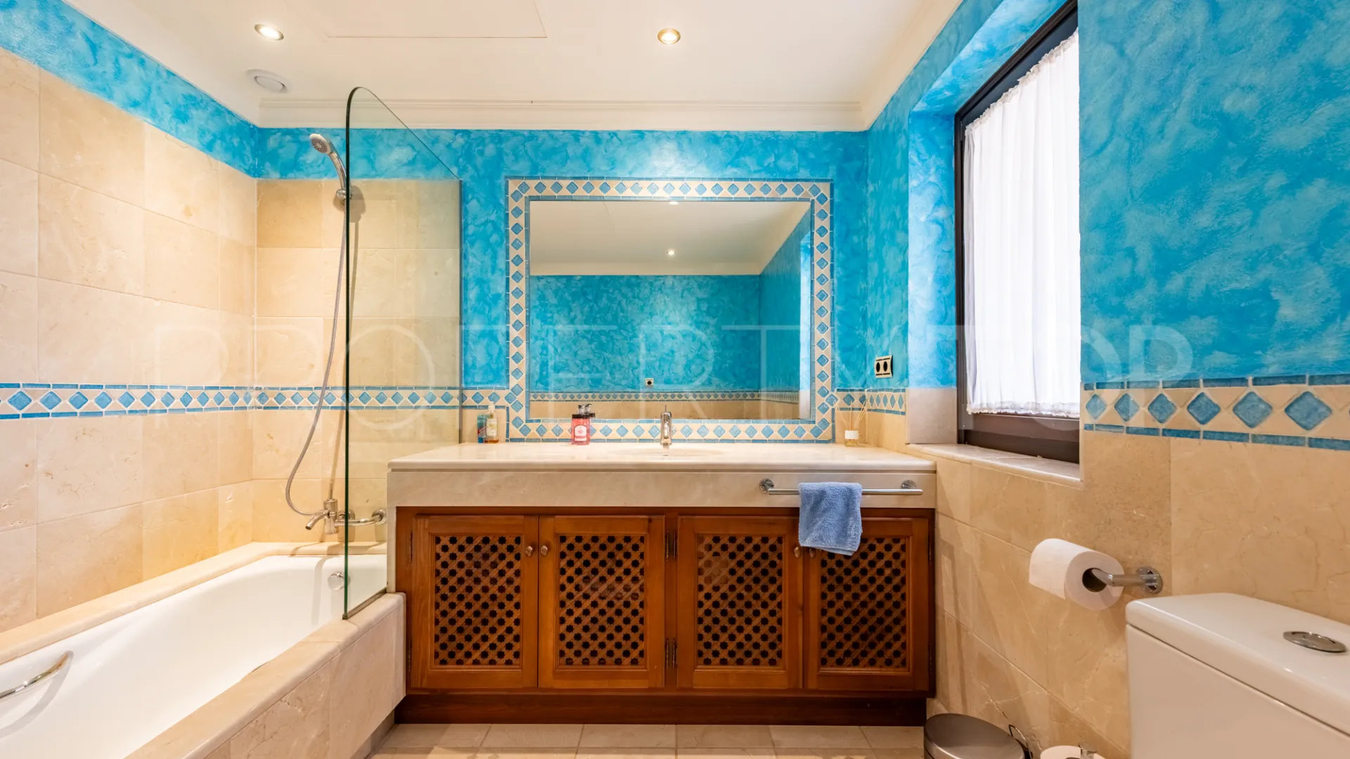 Villa de 5 dormitorios a la venta en Zona L