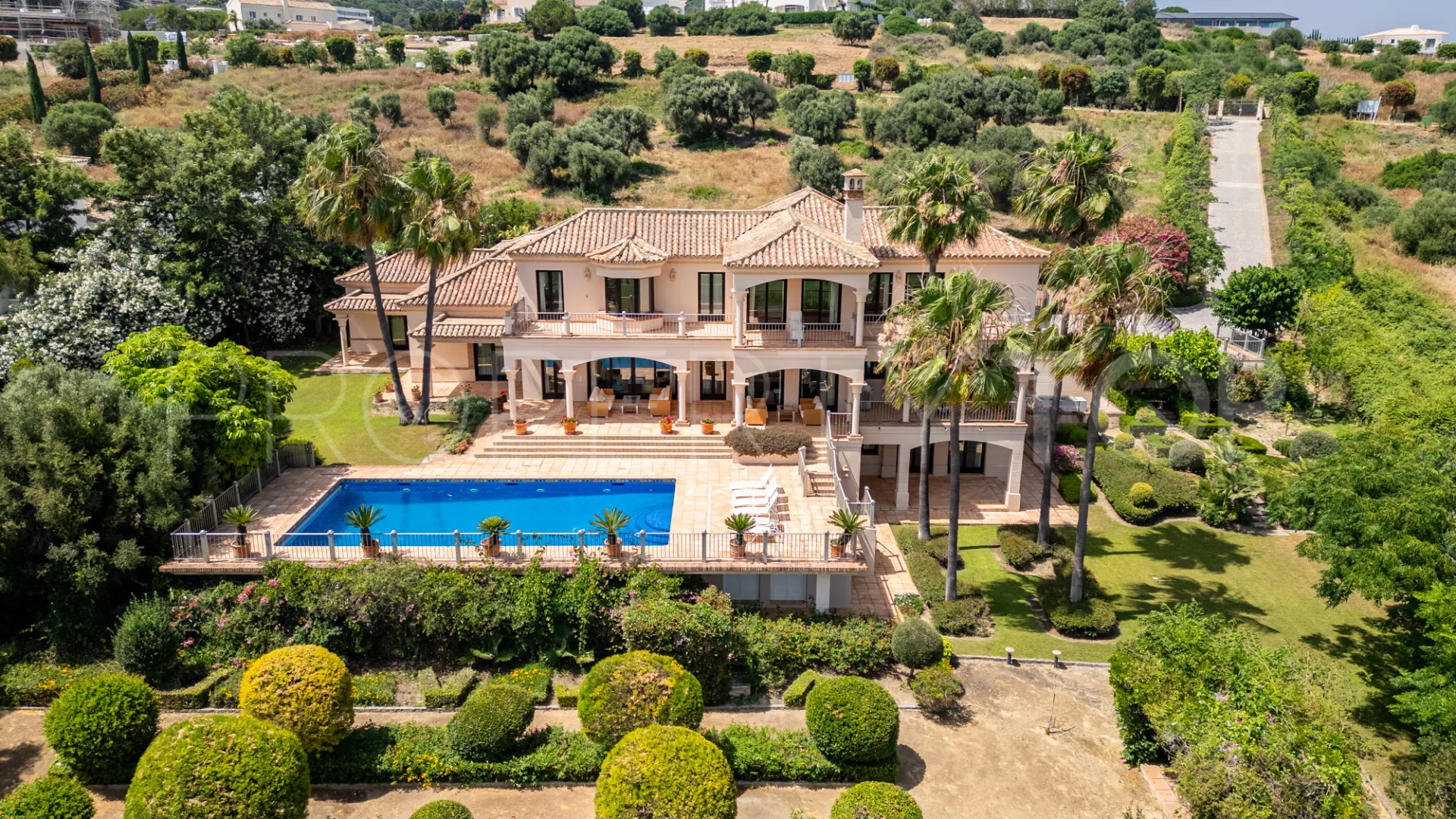 Villa de 5 dormitorios a la venta en Zona L