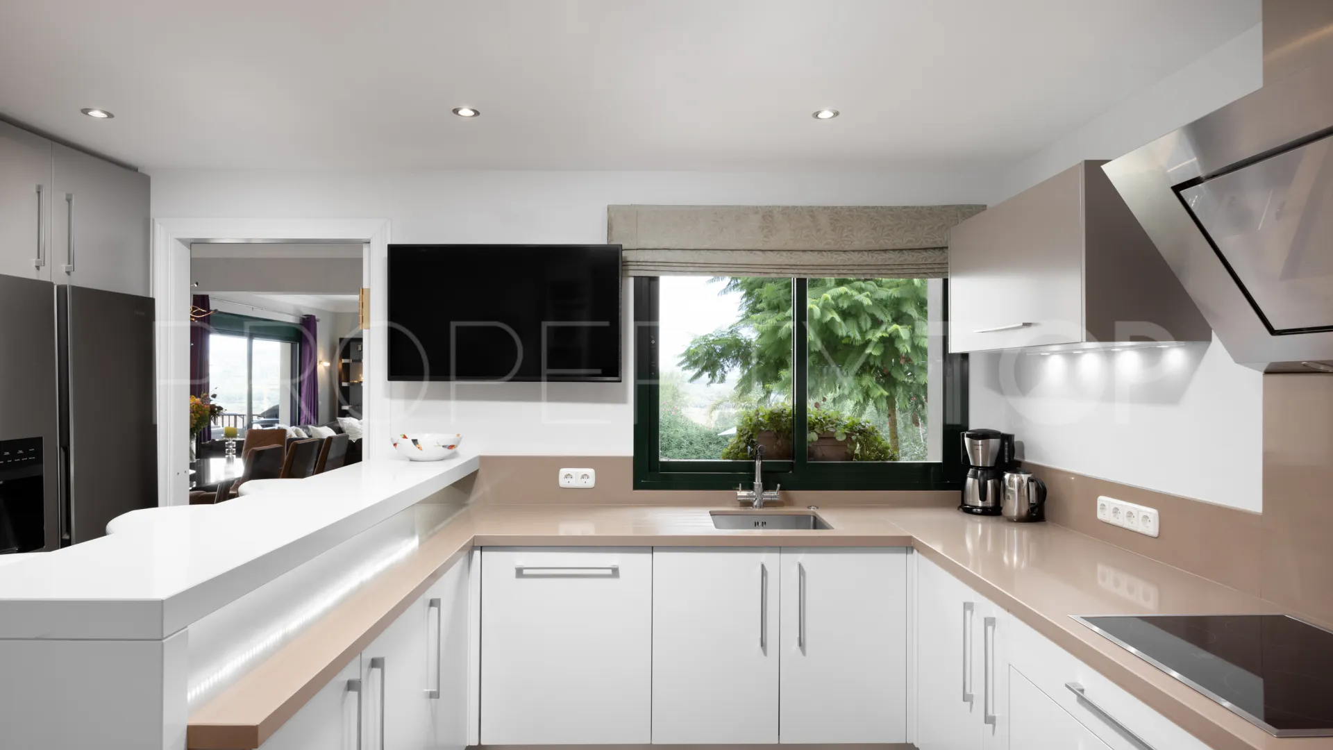 Villa for sale in Zona F with 4 bedrooms