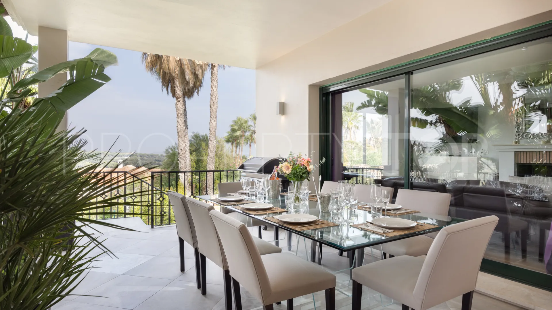Villa for sale in Zona F with 4 bedrooms