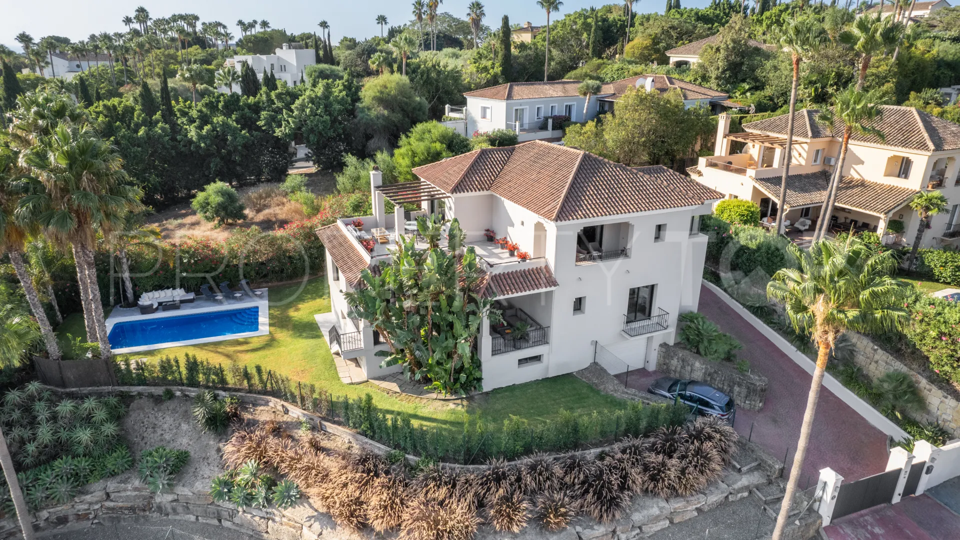 Villa for sale in Zona F with 4 bedrooms