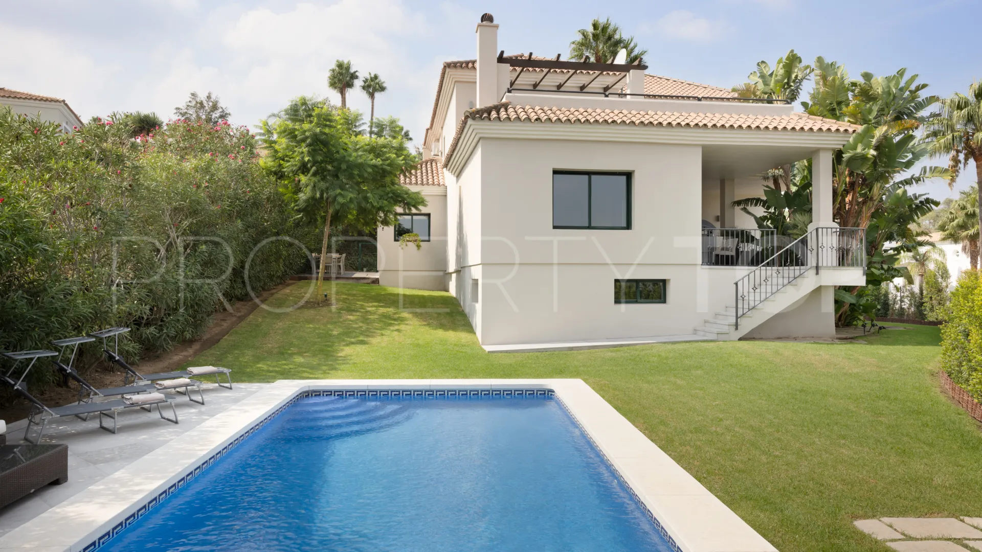 Villa for sale in Zona F with 4 bedrooms