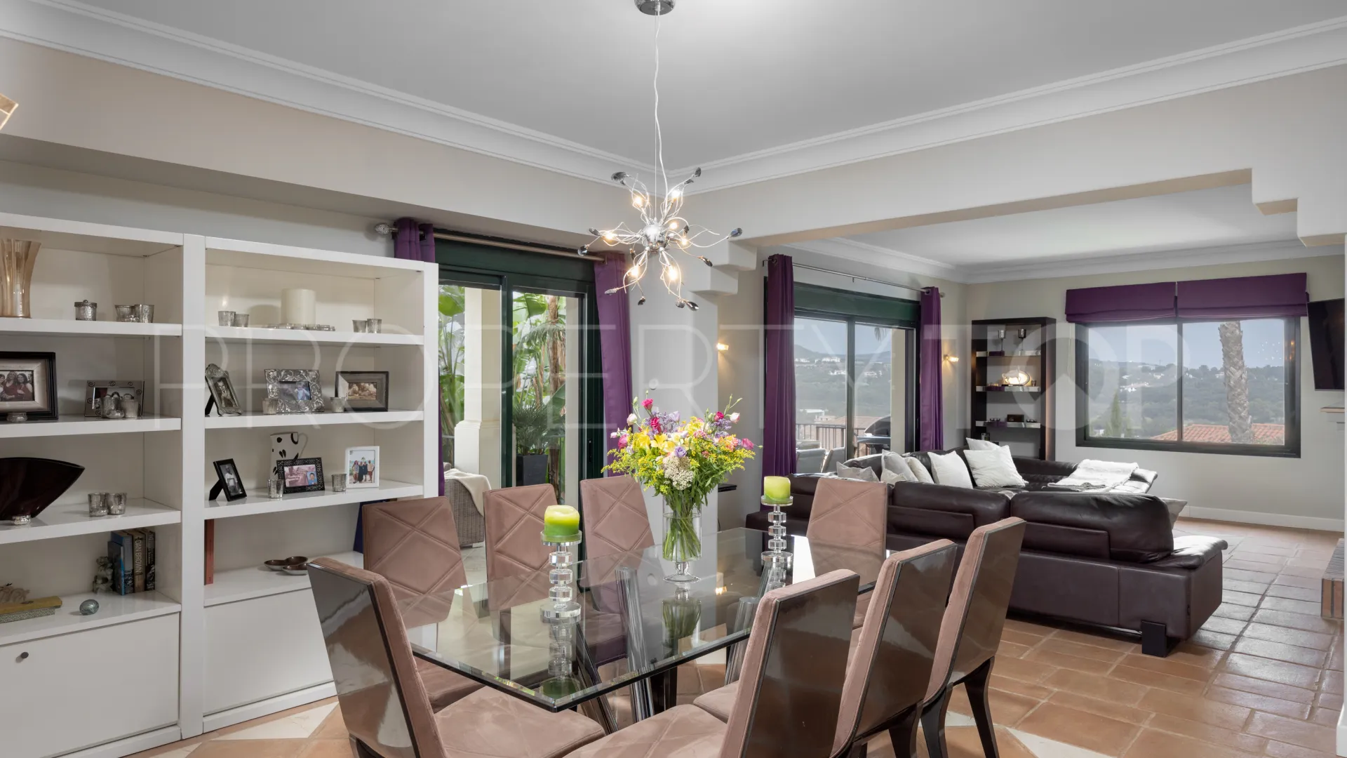 Villa for sale in Zona F with 4 bedrooms