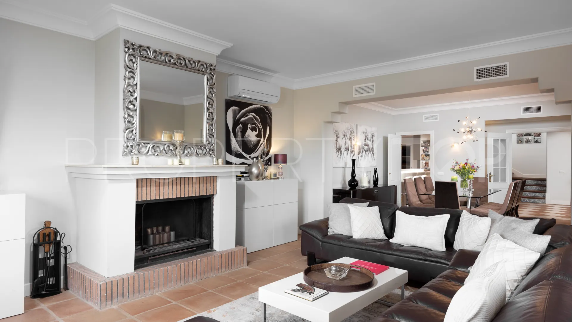 Villa for sale in Zona F with 4 bedrooms