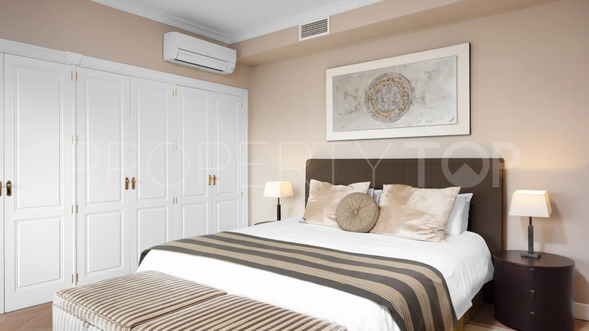 Villa for sale in Zona F with 4 bedrooms