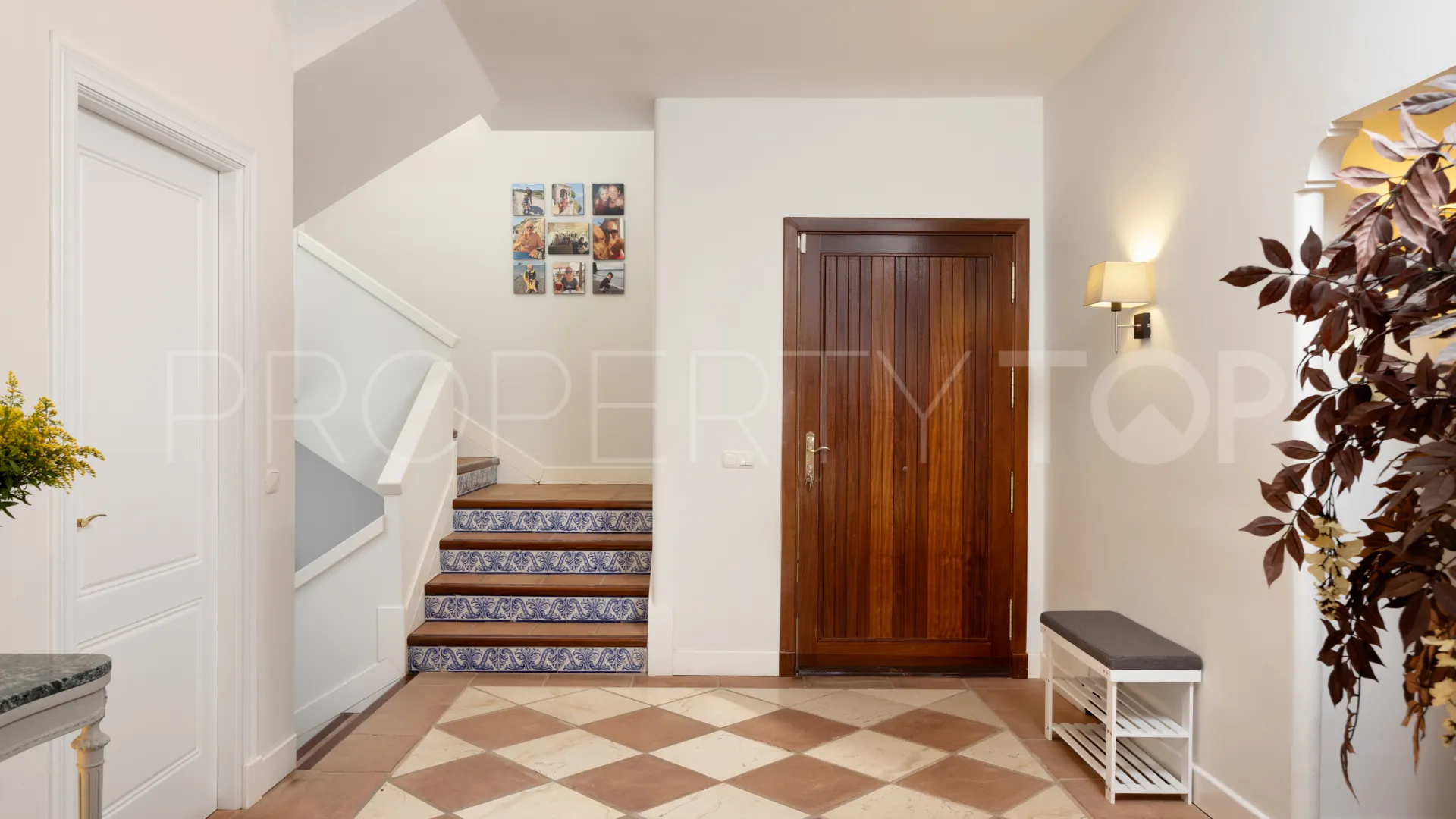 Villa for sale in Zona F with 4 bedrooms