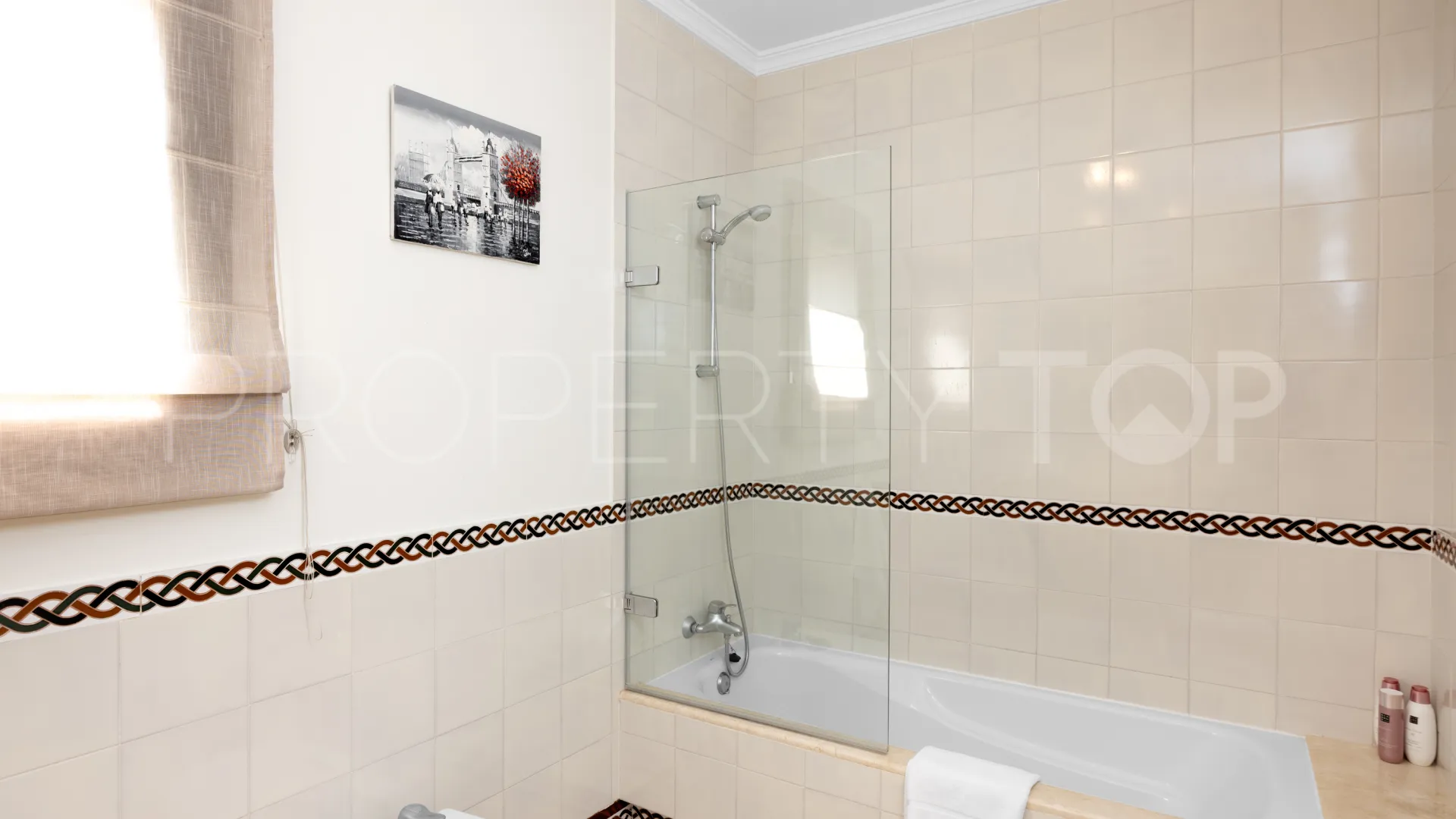 Villa for sale in Zona F with 4 bedrooms