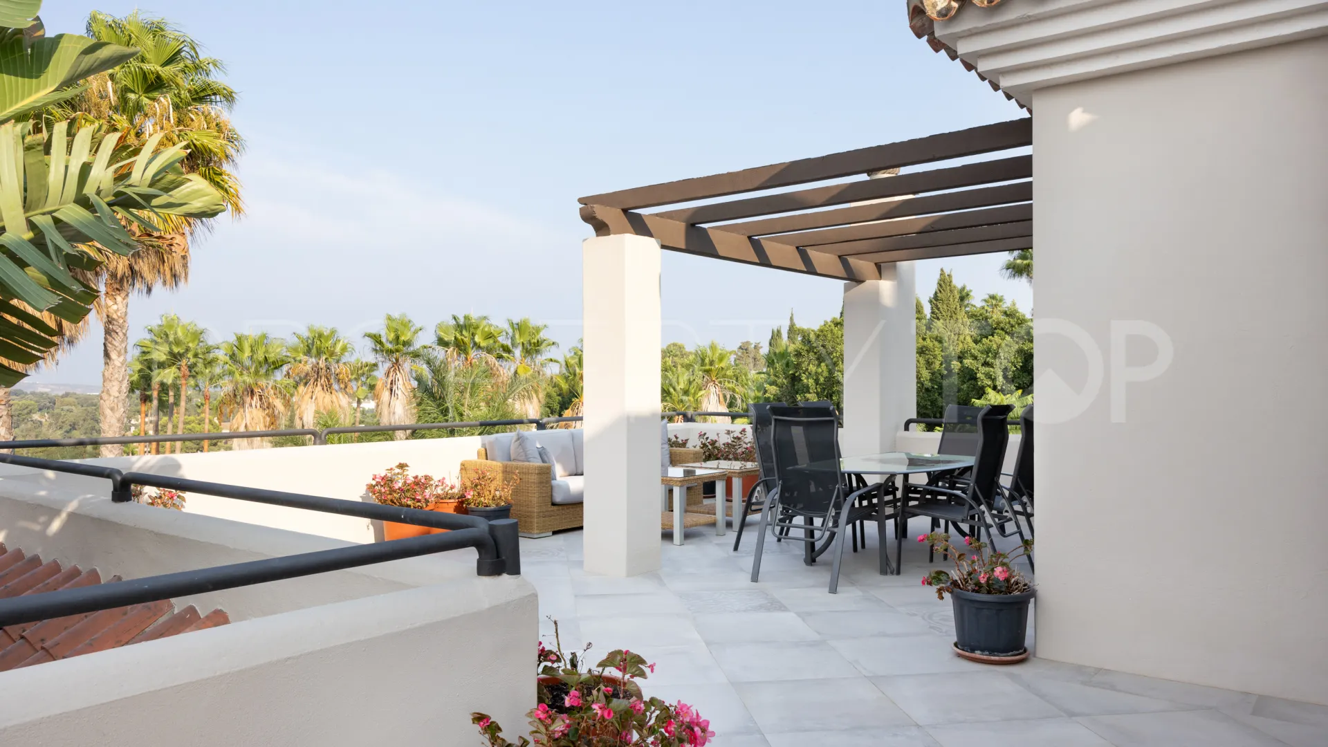 Villa for sale in Zona F with 4 bedrooms