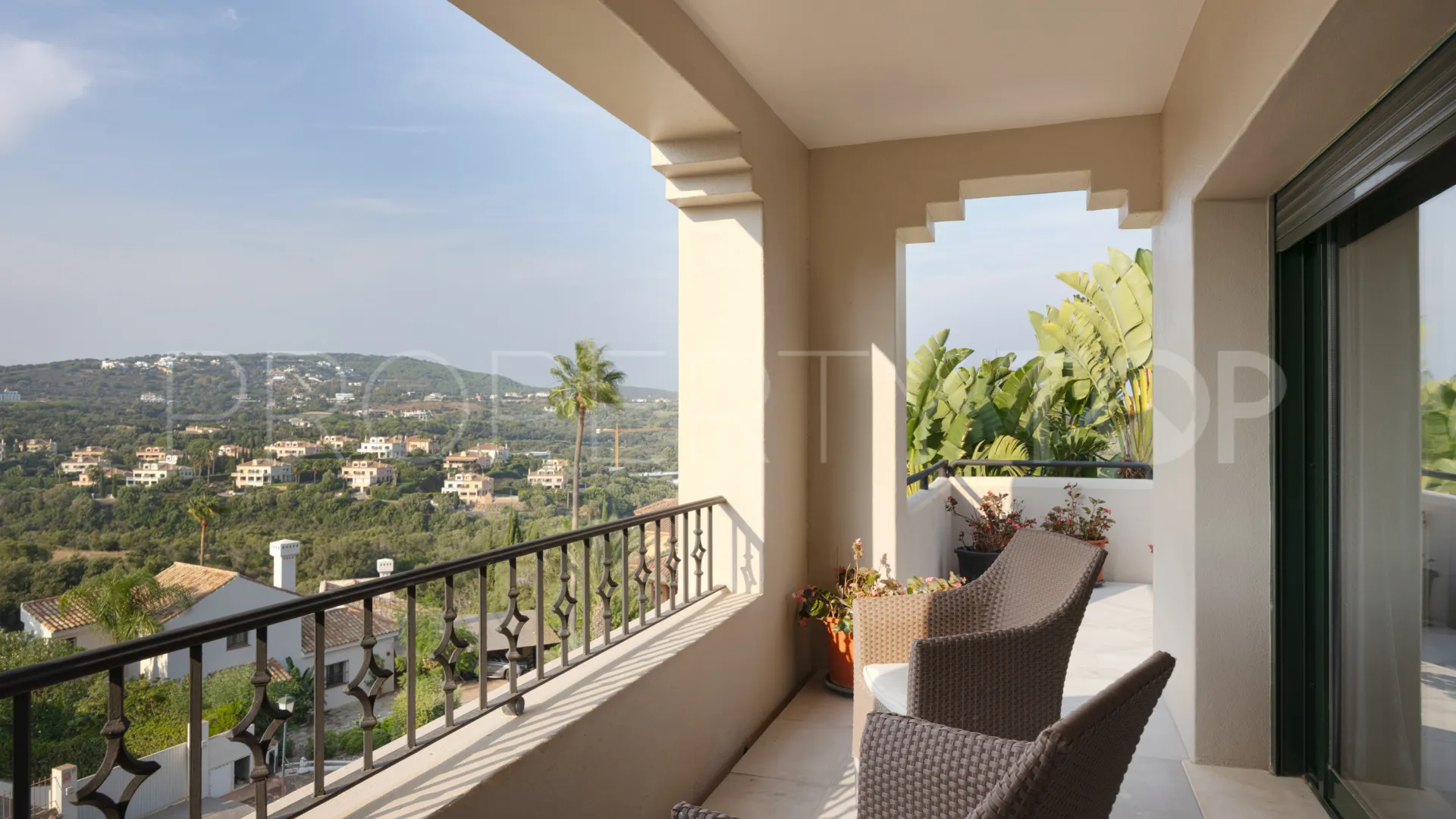 Villa for sale in Zona F with 4 bedrooms