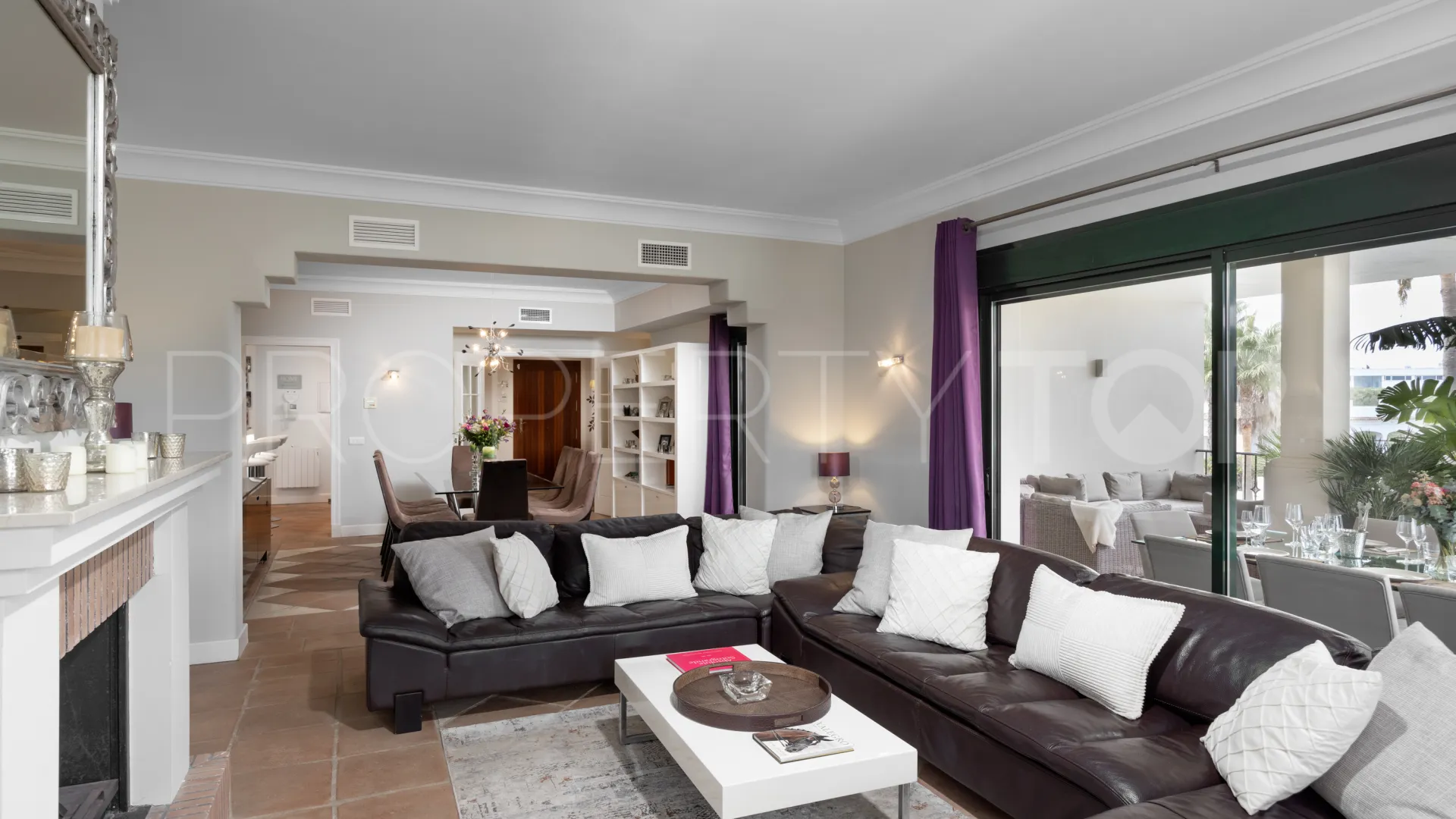 Villa for sale in Zona F with 4 bedrooms