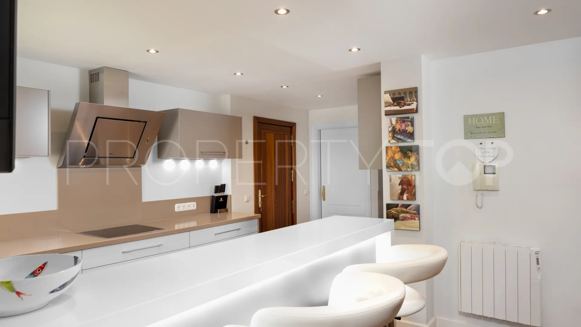 Villa for sale in Zona F with 4 bedrooms