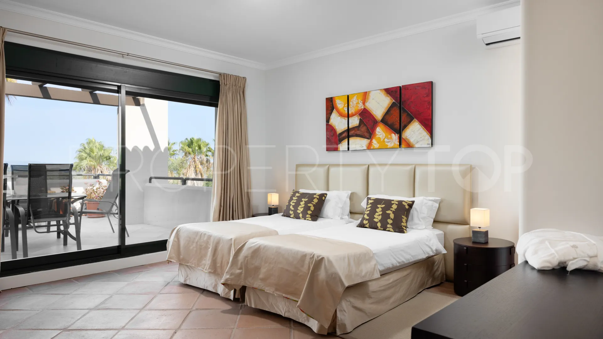 Villa for sale in Zona F with 4 bedrooms