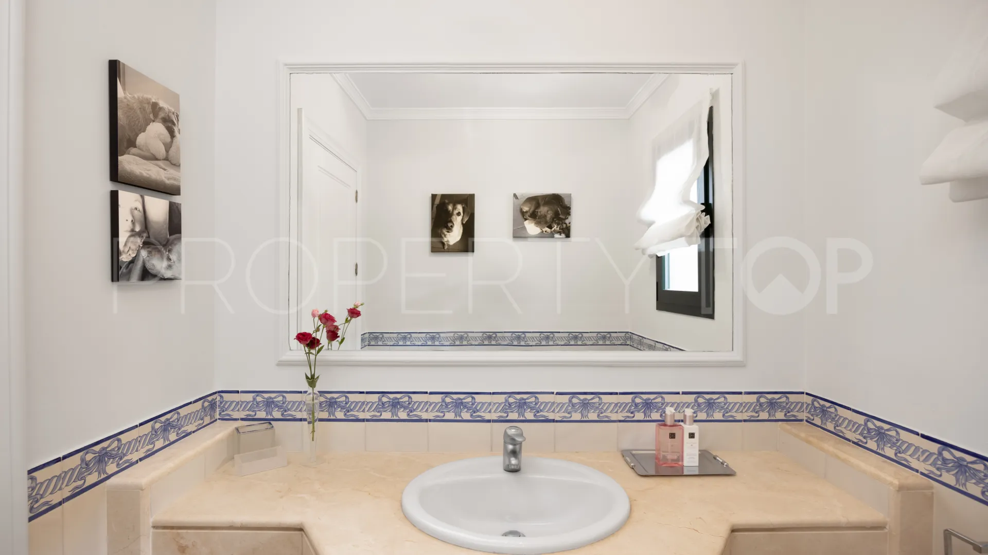 Villa for sale in Zona F with 4 bedrooms