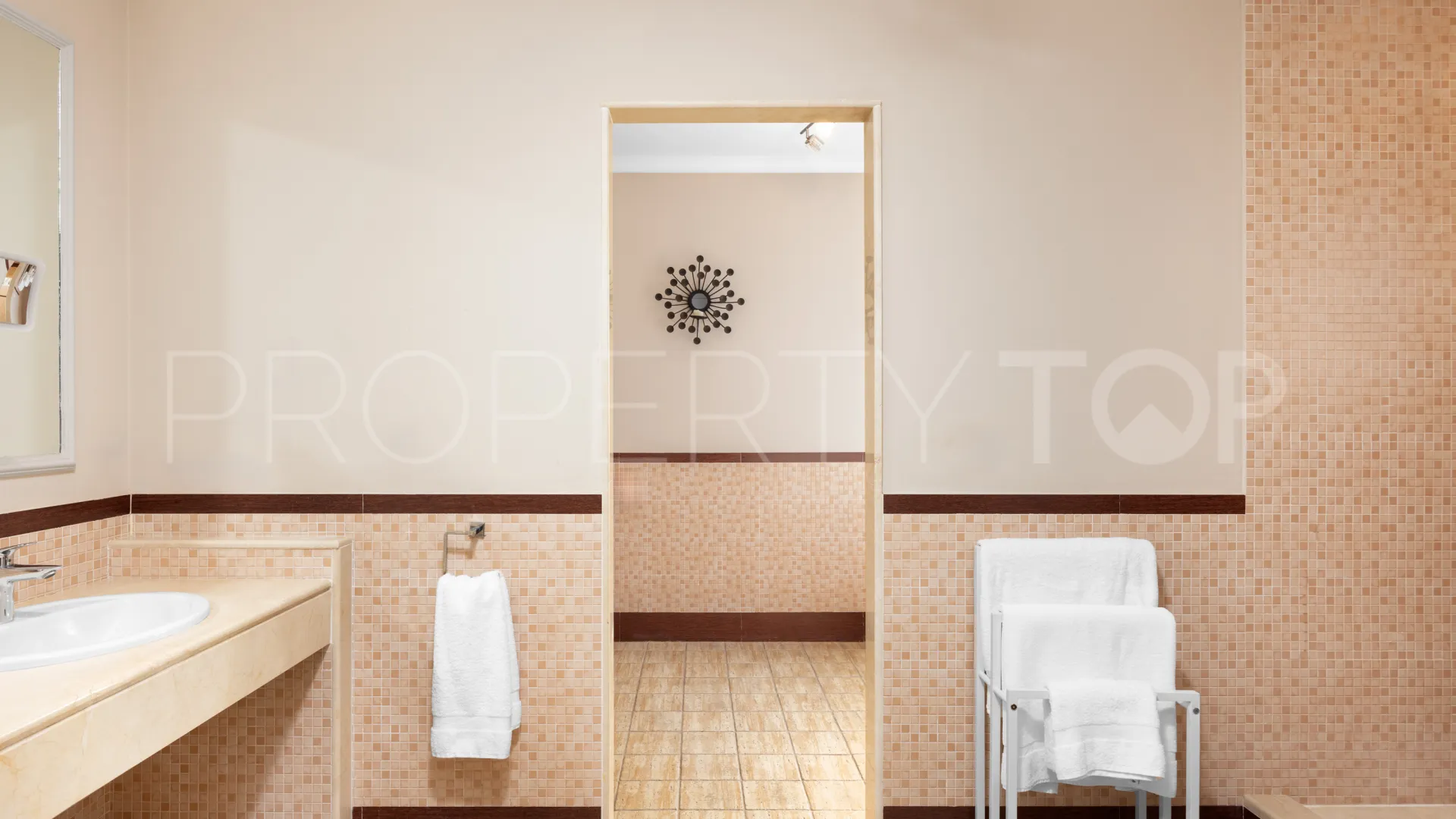 Villa for sale in Zona F with 4 bedrooms
