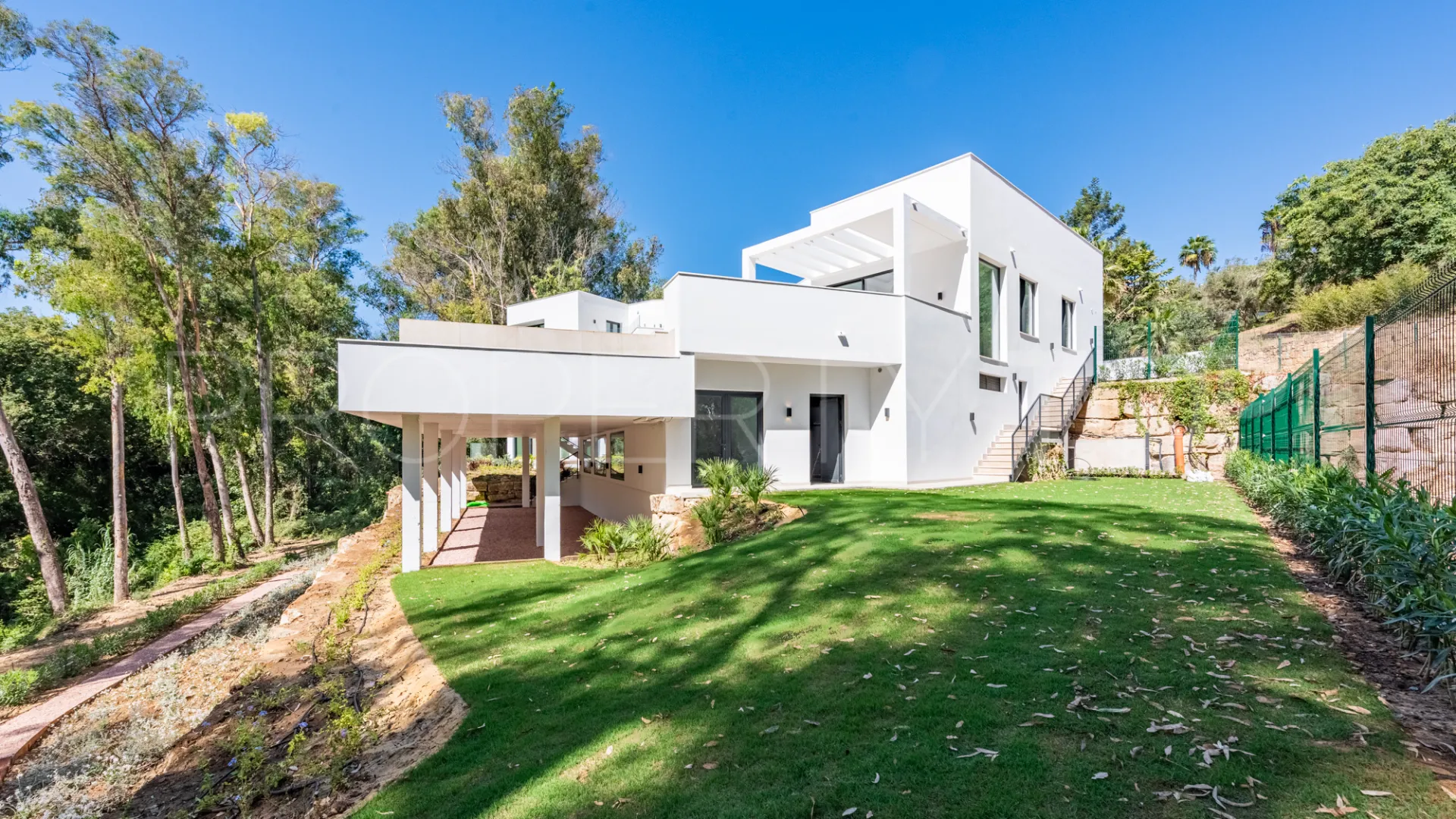 Zona F 5 bedrooms villa for sale