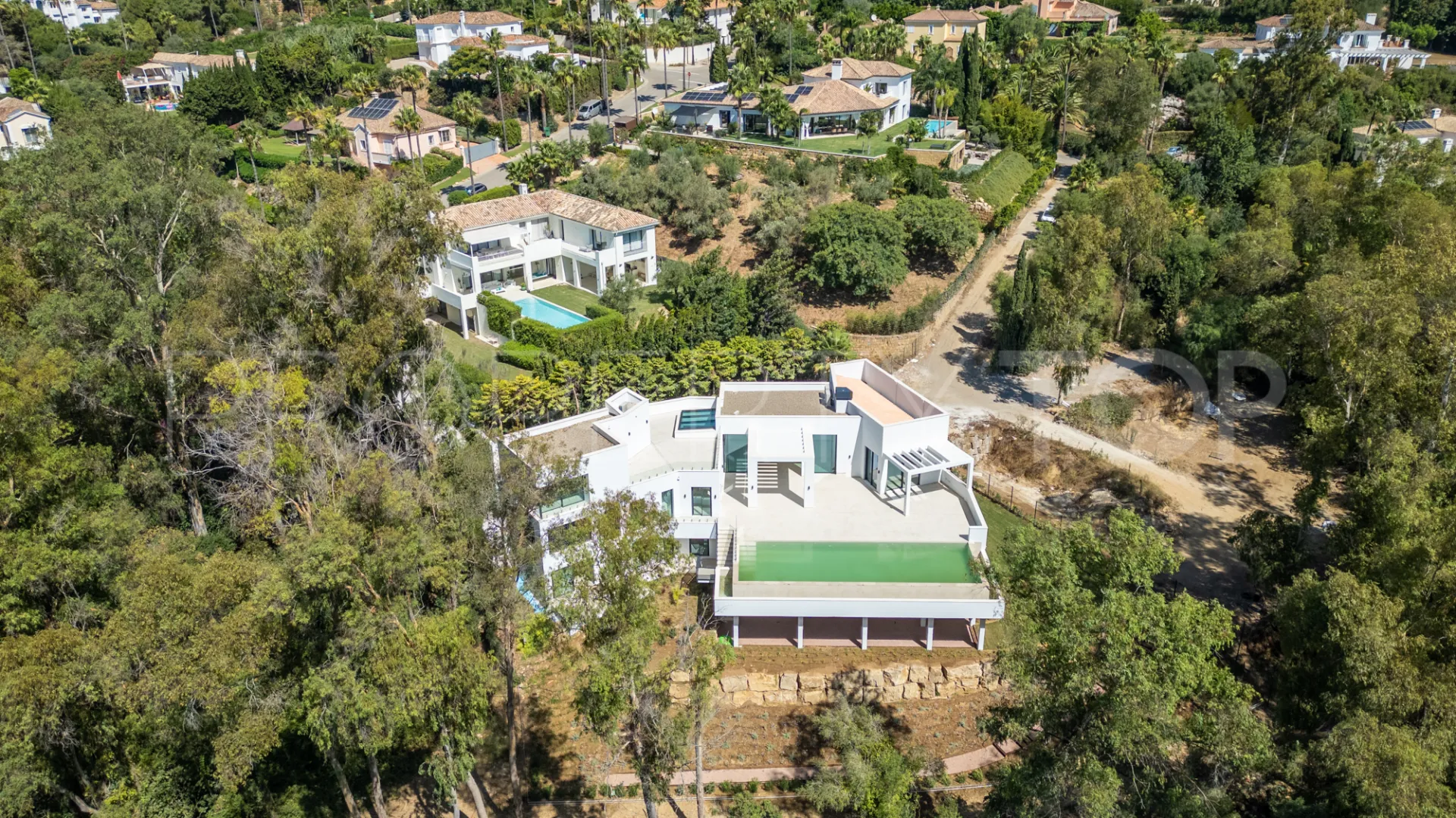 Zona F 5 bedrooms villa for sale