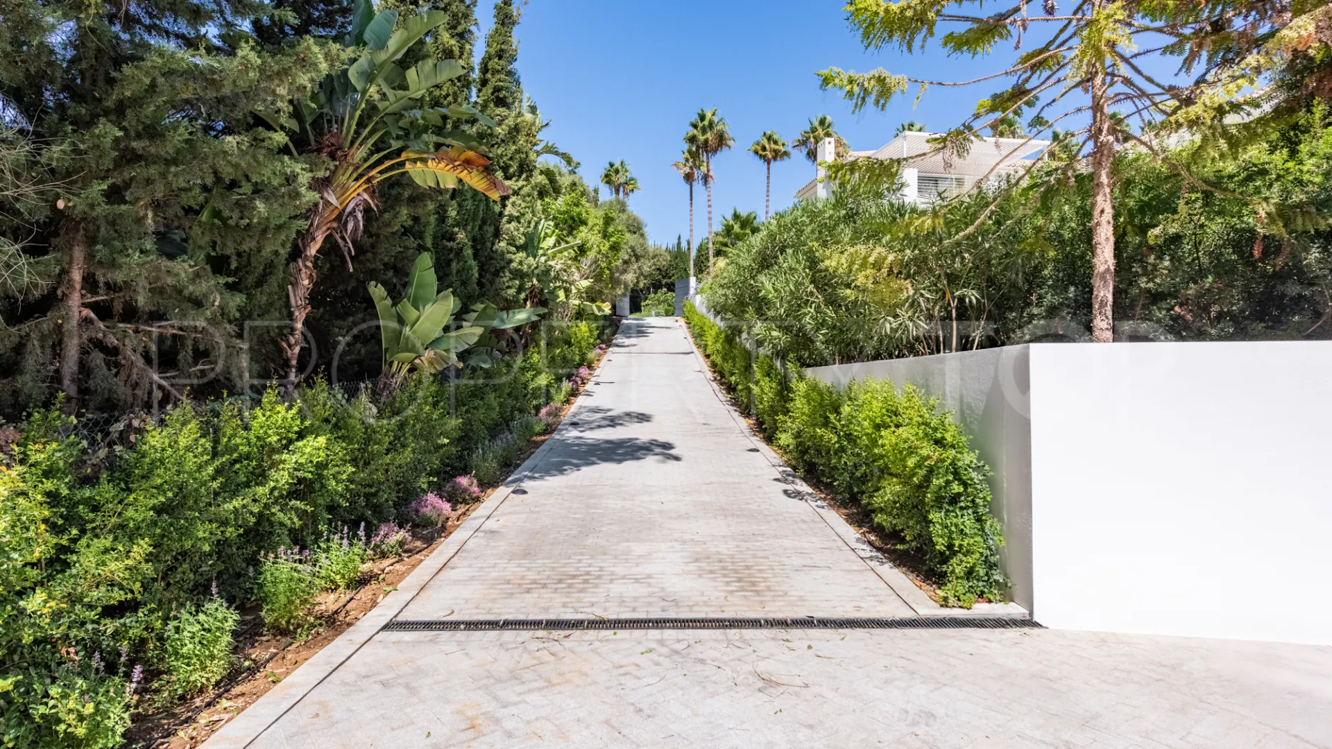 Zona F 5 bedrooms villa for sale
