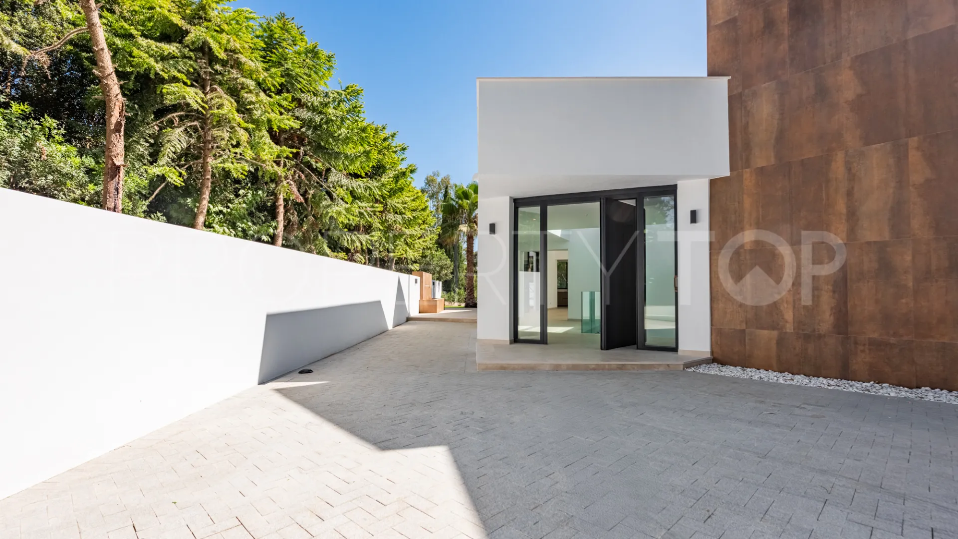 Zona F 5 bedrooms villa for sale