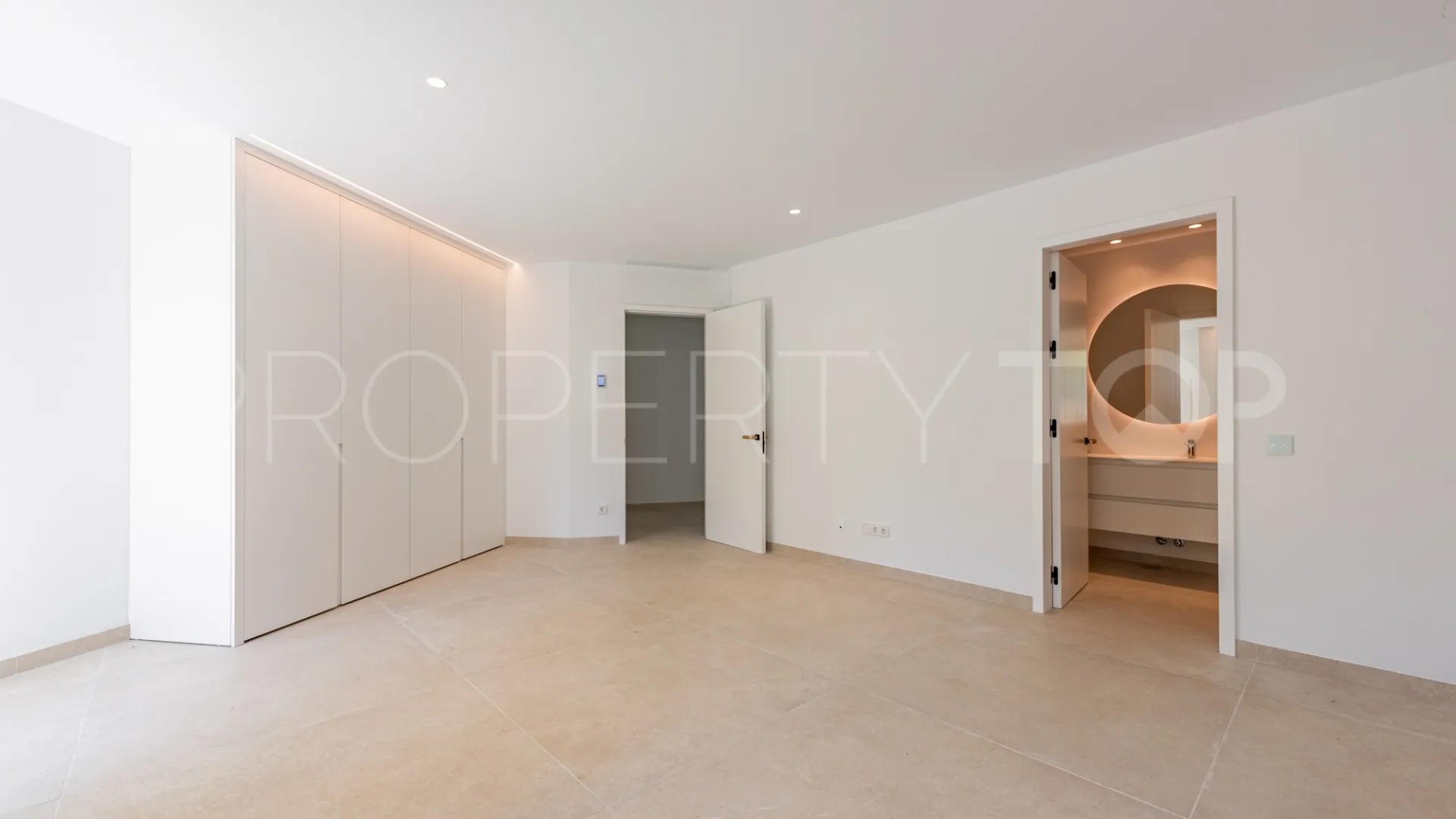 Zona F 5 bedrooms villa for sale
