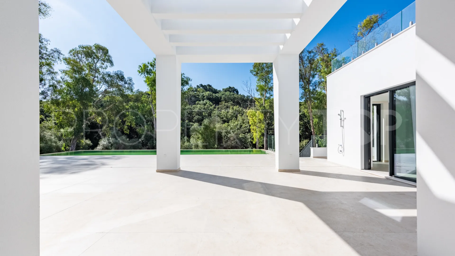 Zona F 5 bedrooms villa for sale