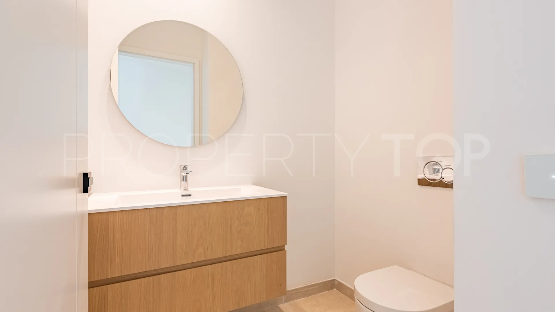 Zona F 5 bedrooms villa for sale