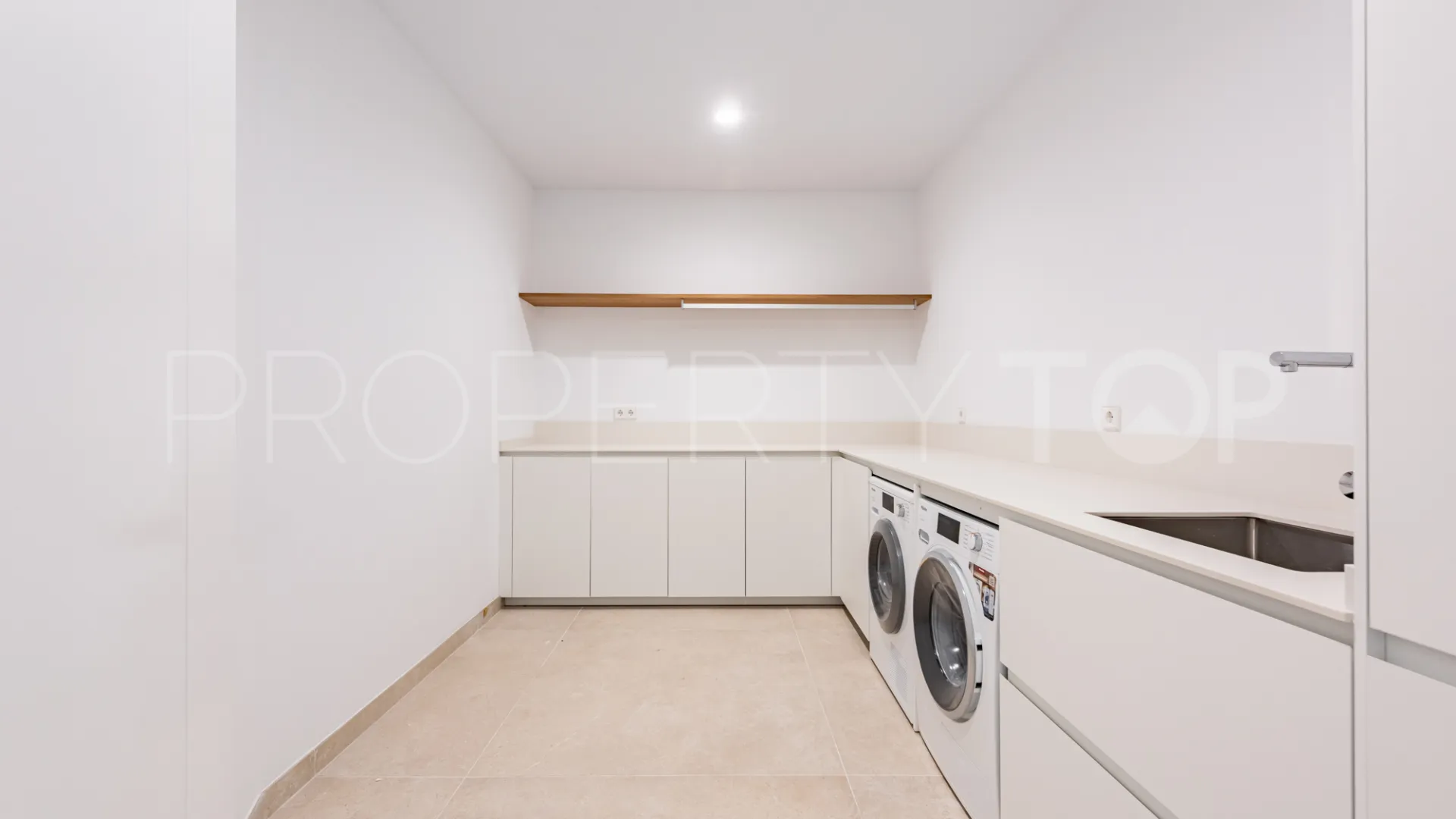Zona F 5 bedrooms villa for sale