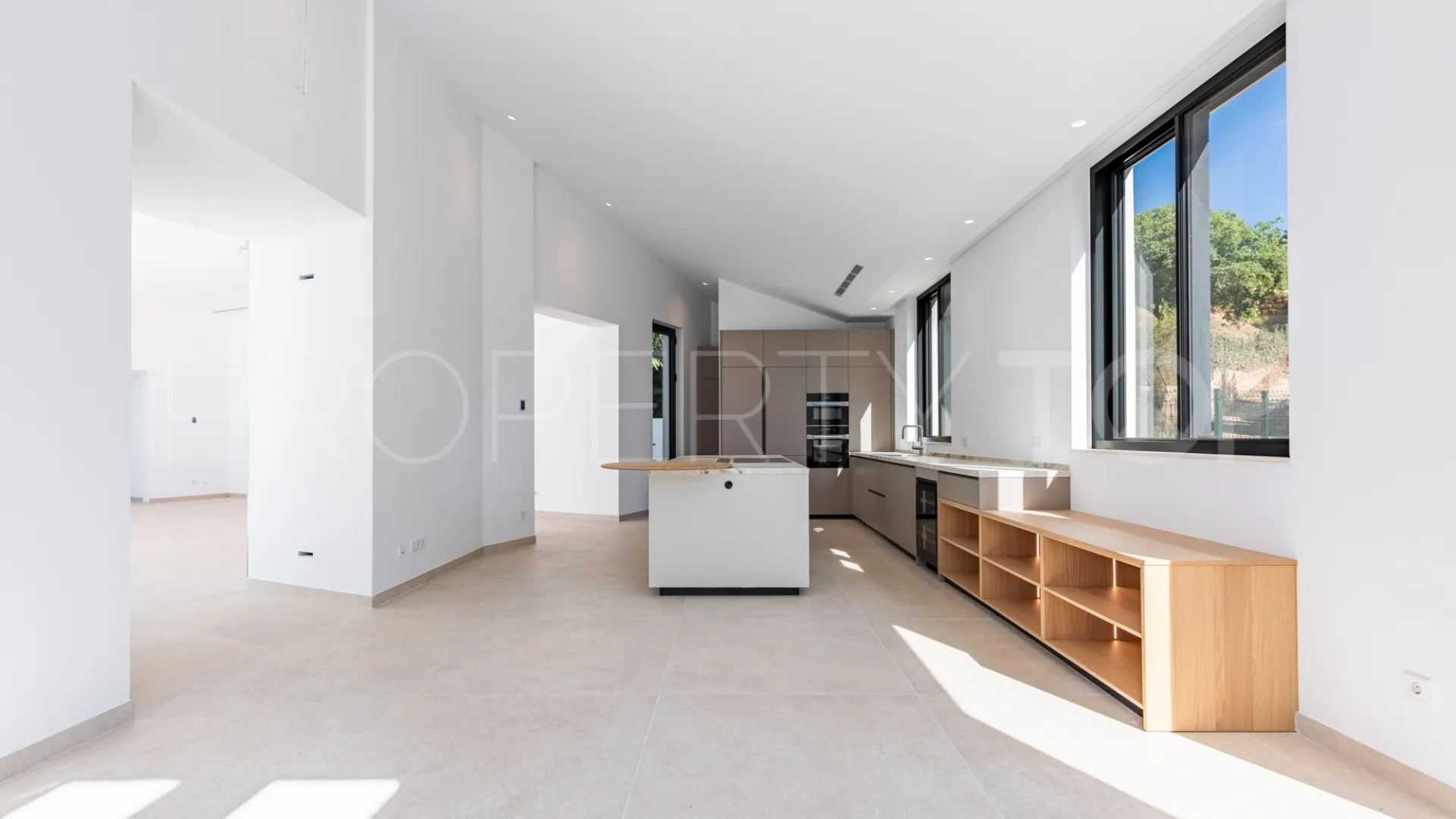 Zona F 5 bedrooms villa for sale
