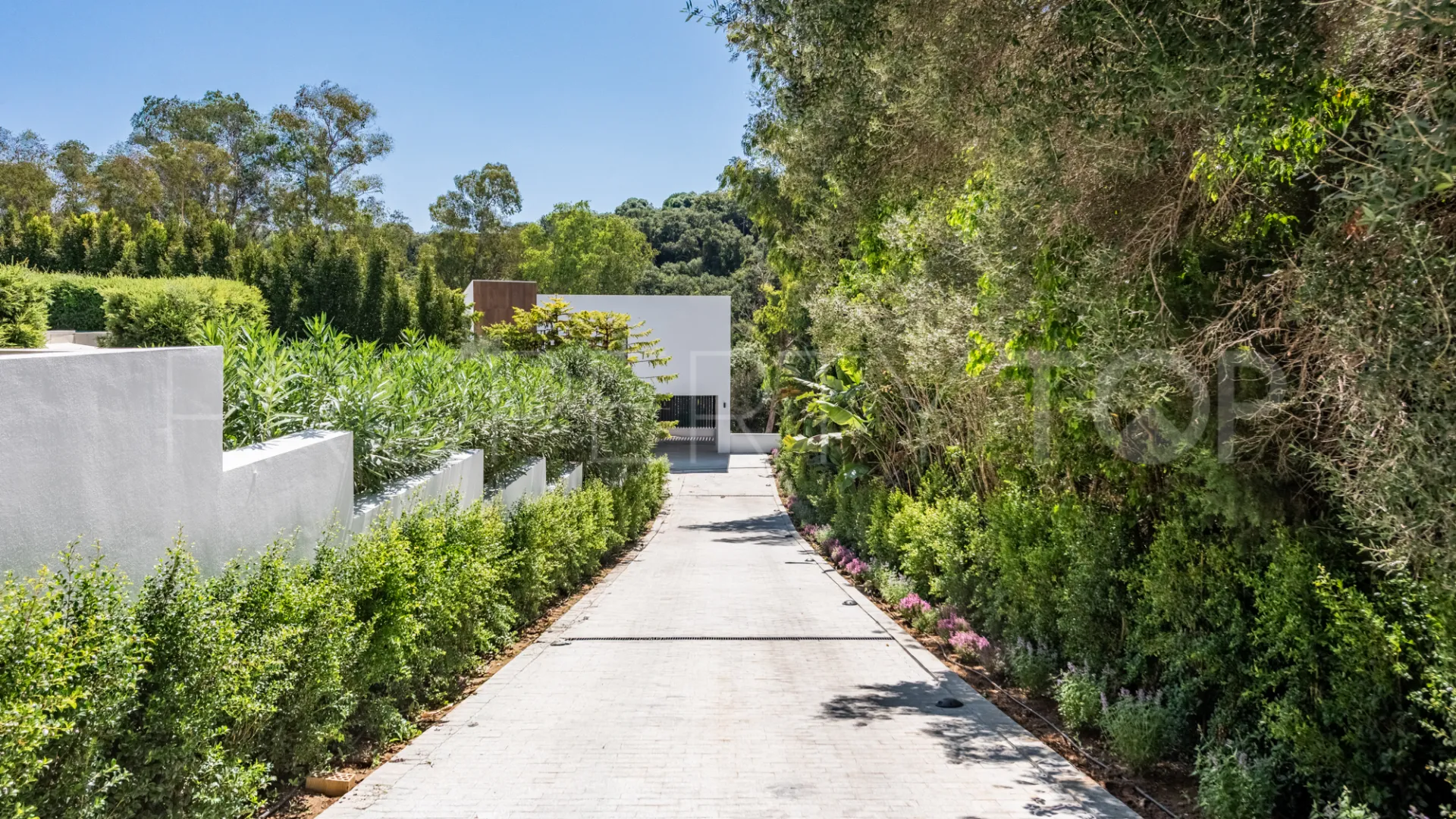 Zona F 5 bedrooms villa for sale