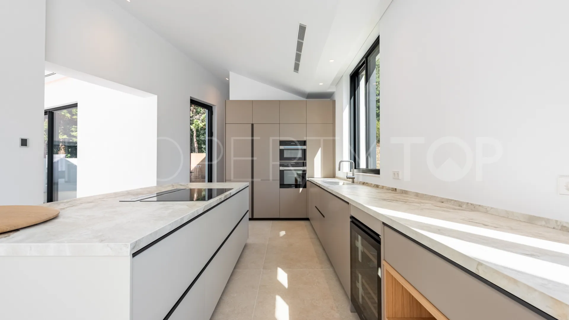 Zona F 5 bedrooms villa for sale